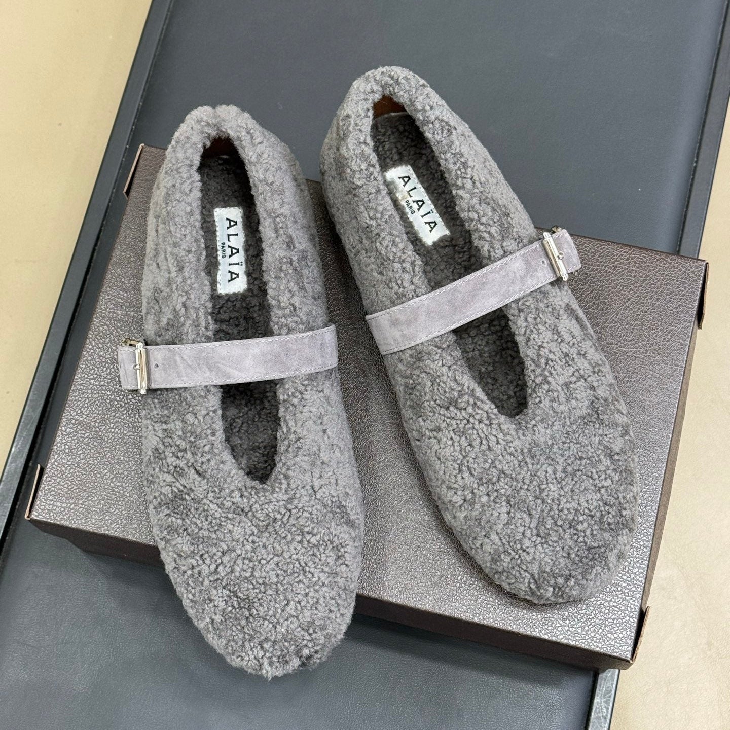 ALAIA 25S COZY MARY JANE SHEARLING FLATS IN DARK GRAY - 35