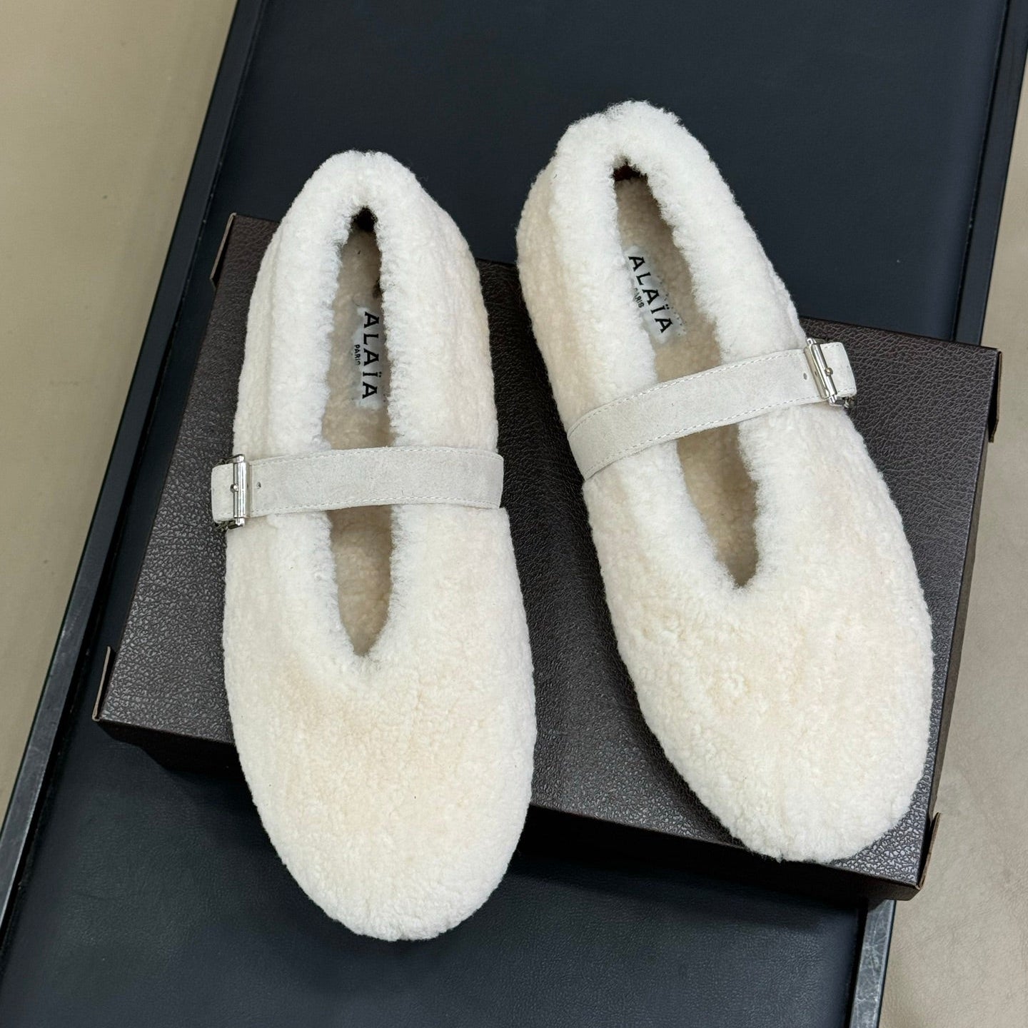 ALAIA 25S COZY MARY JANE SHEARLING FLATS IN WHITE - 35
