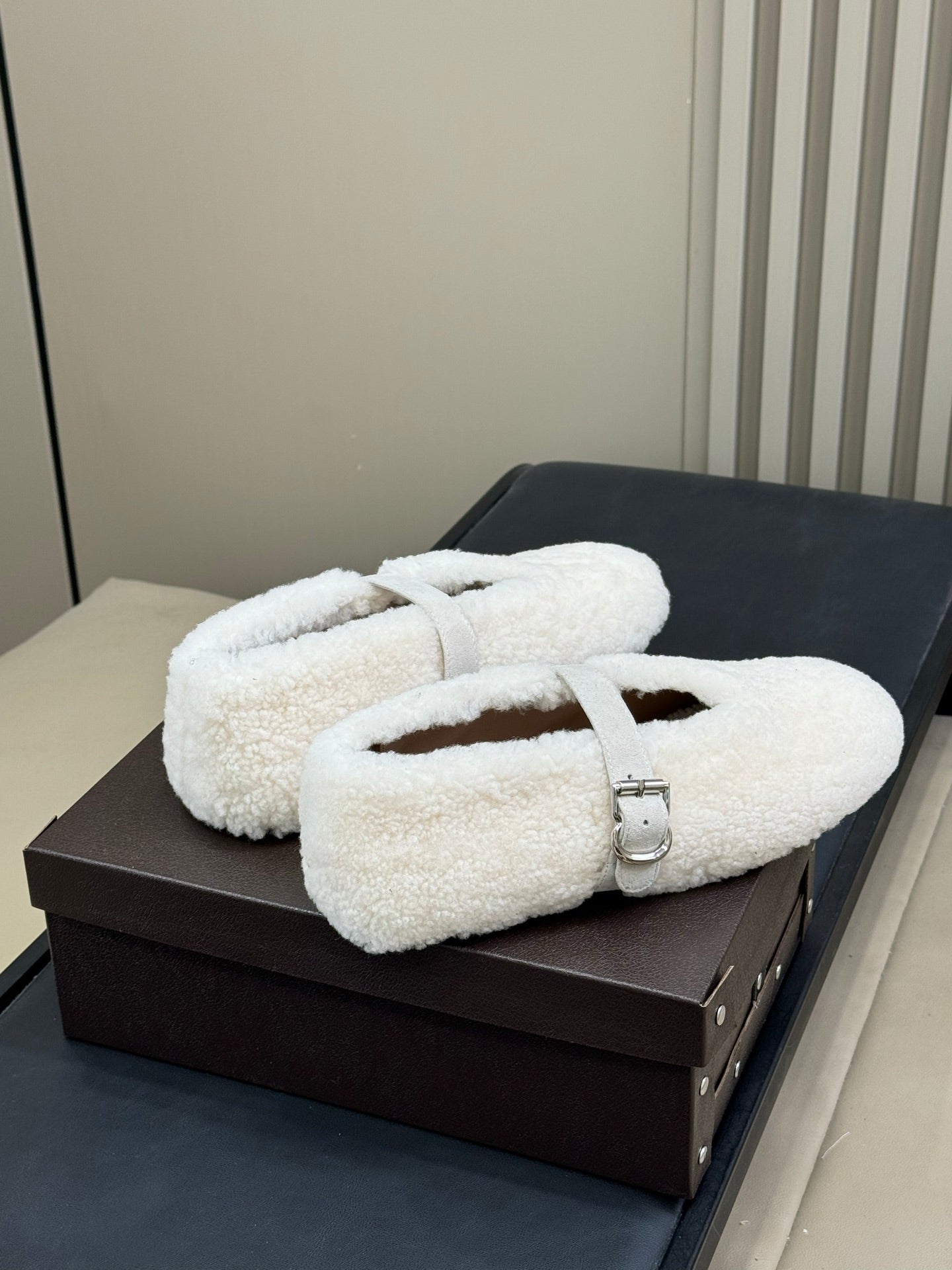 ALAIA 25S COZY MARY JANE SHEARLING FLATS IN WHITE - 35