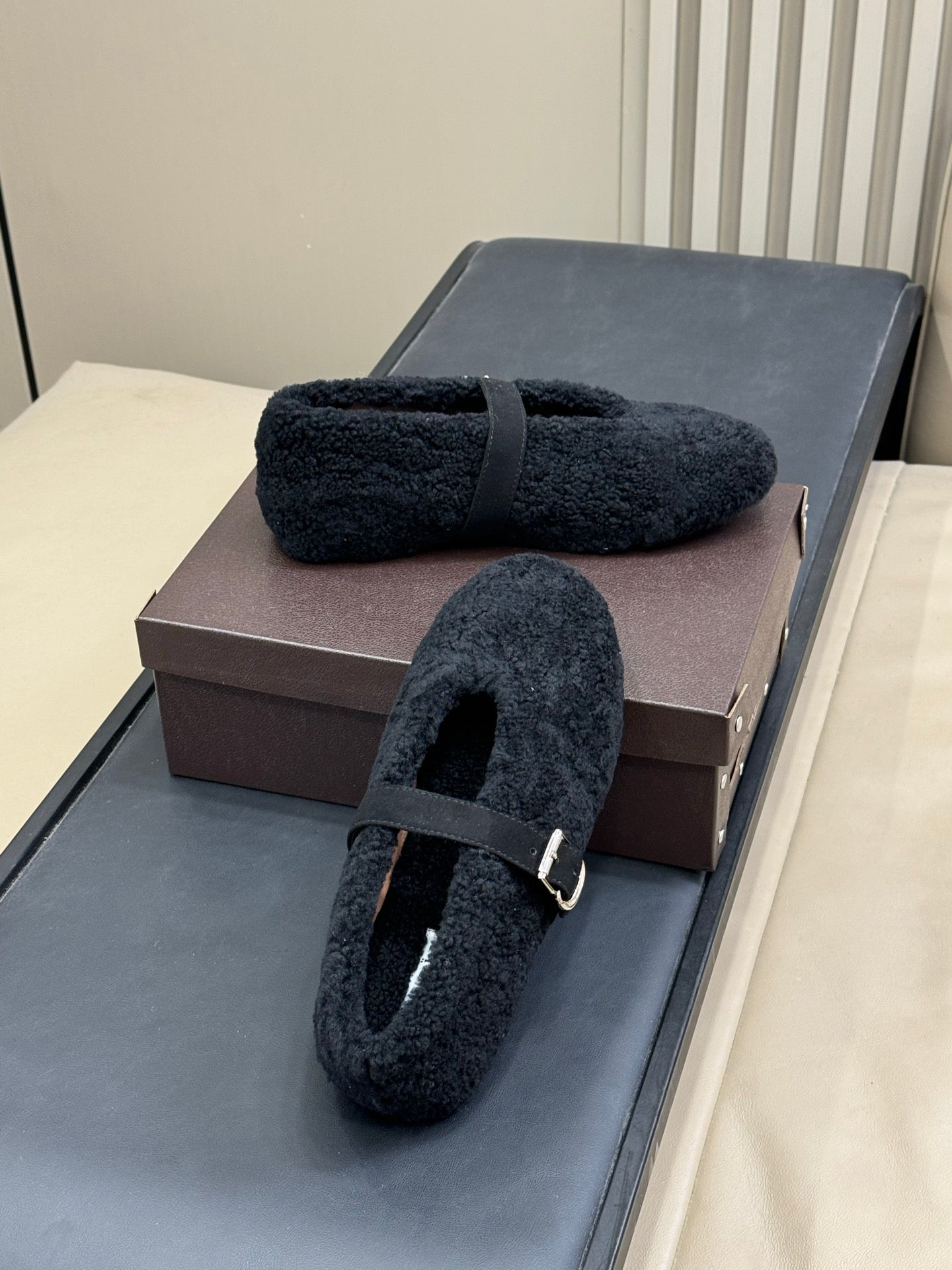 ALAIA 25S COZY MARY JANE SHEARLING FLATS IN BLACK - 35