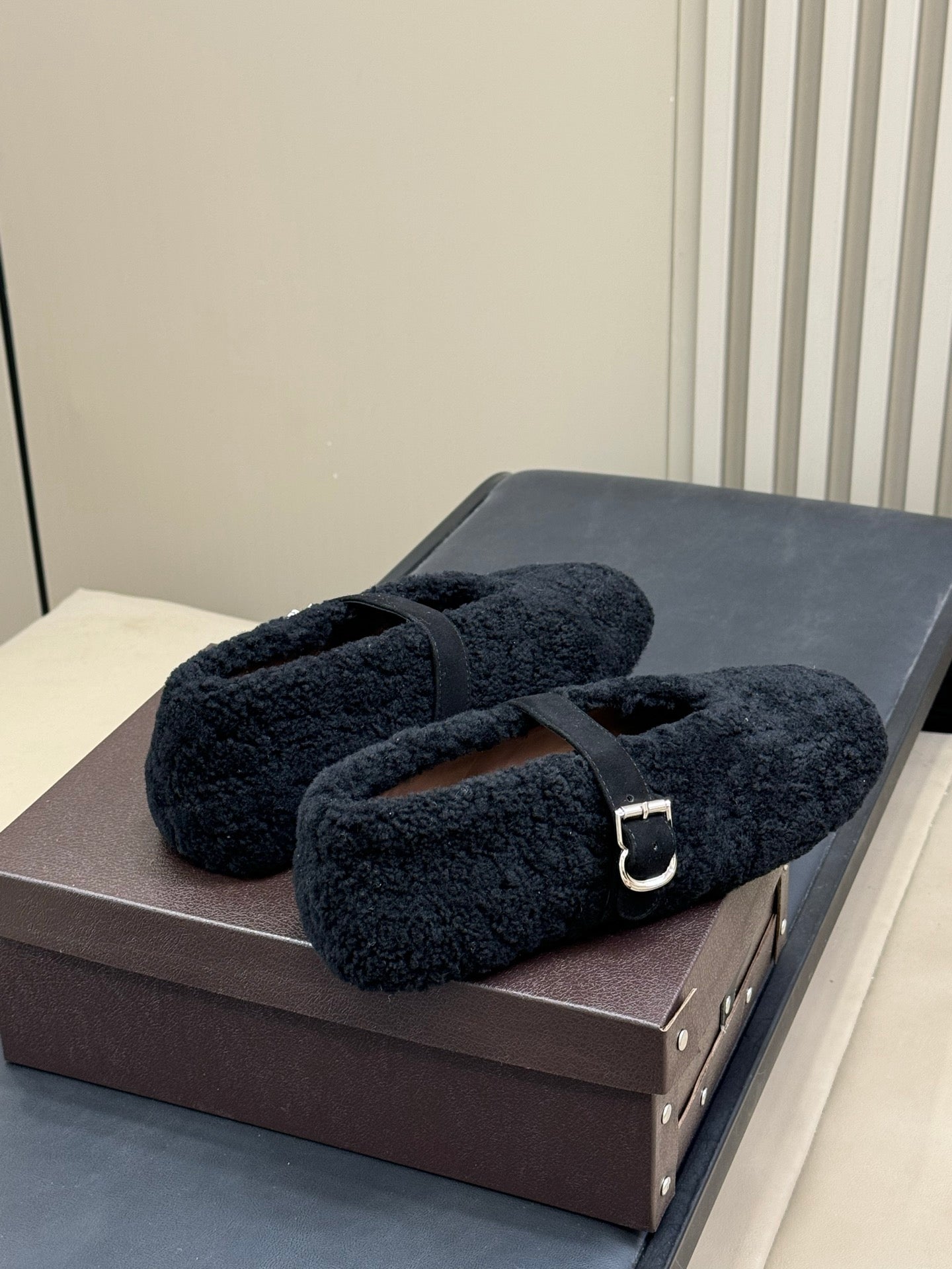 ALAIA 25S COZY MARY JANE SHEARLING FLATS IN BLACK - 35