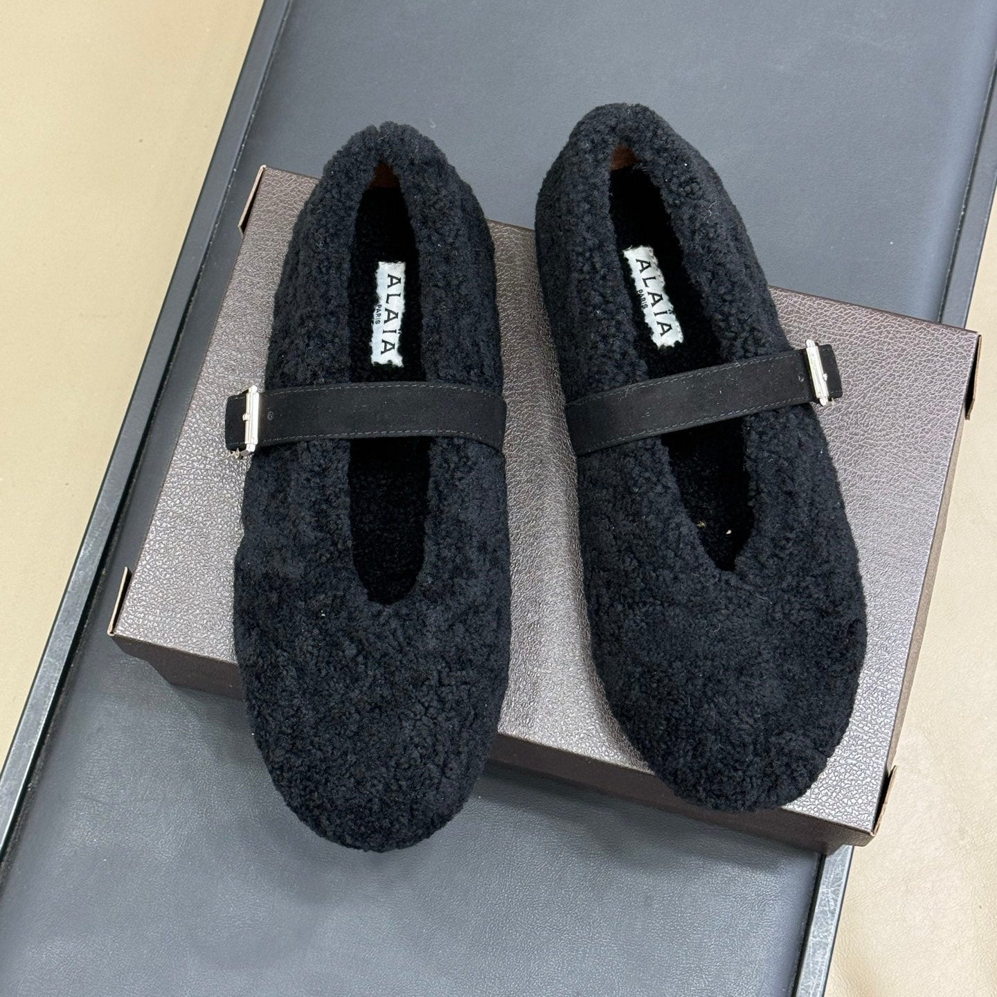ALAIA 25S COZY MARY JANE SHEARLING FLATS IN BLACK - 35