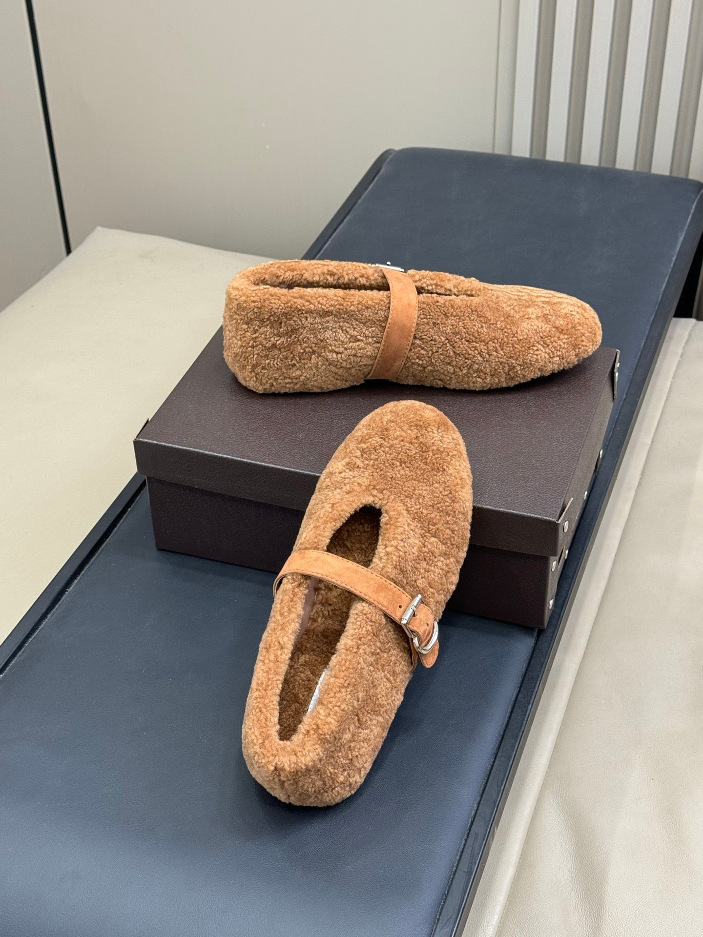 ALAIA 25S COZY MARY JANE SHEARLING FLATS IN CARAMEL - 35