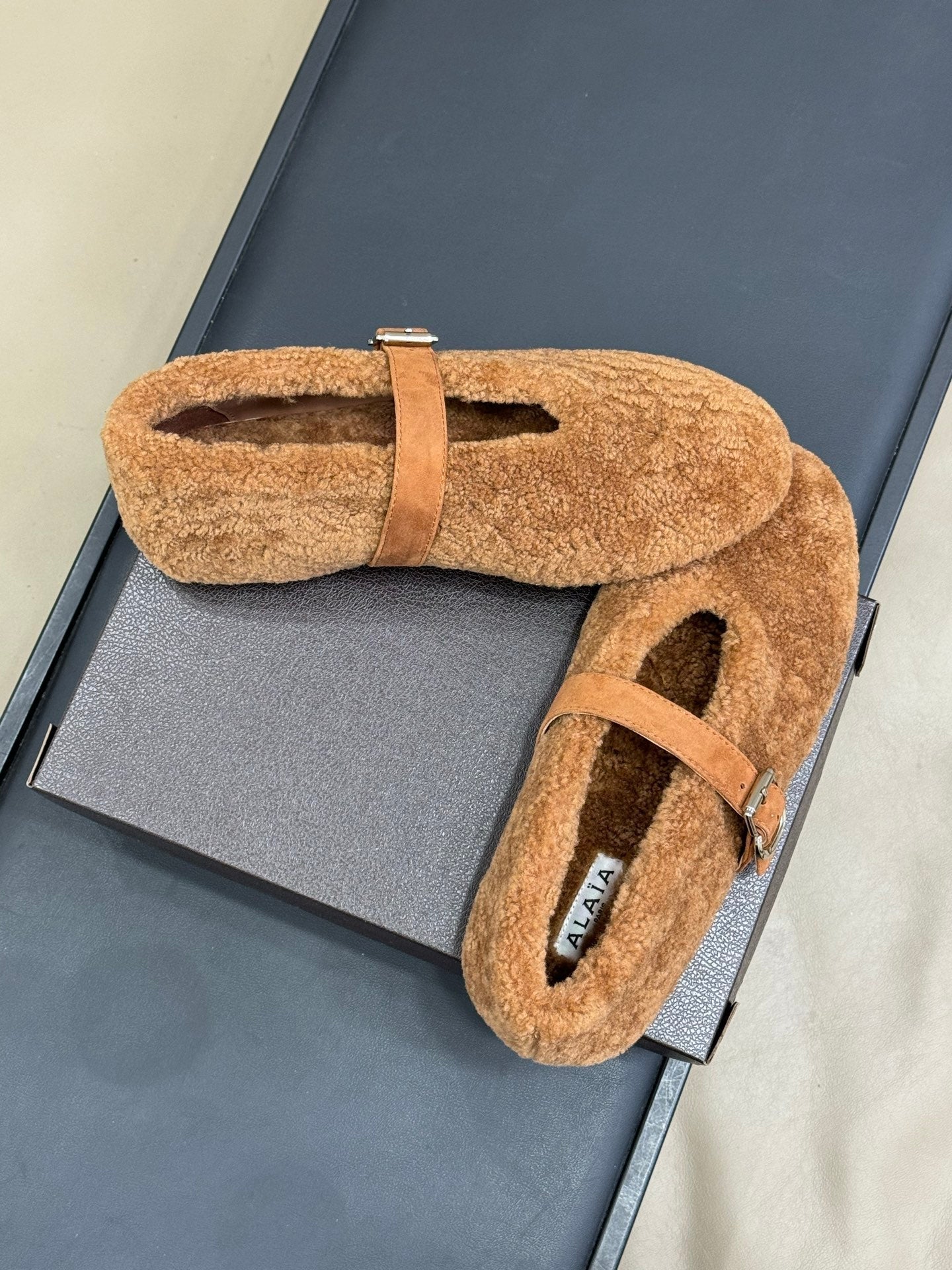 ALAIA 25S COZY MARY JANE SHEARLING FLATS IN CARAMEL - 35