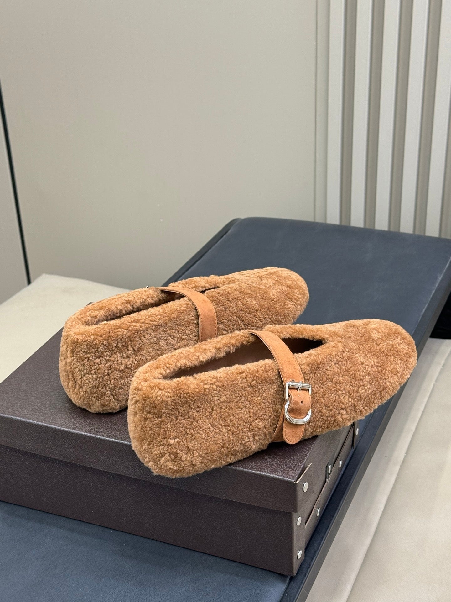 ALAIA 25S COZY MARY JANE SHEARLING FLATS IN CARAMEL - 35
