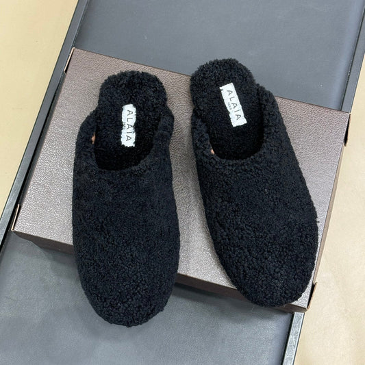 ALAIA 25S SHEARLING COZY SLIPPERS IN BLACK - 35