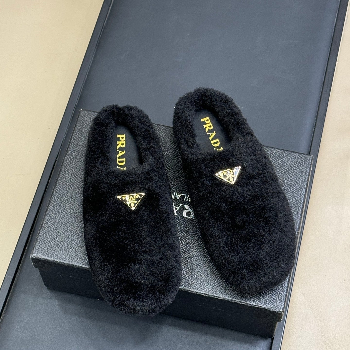 PRADA 25S CLOGS IN BLACK SHEARLING - 35
