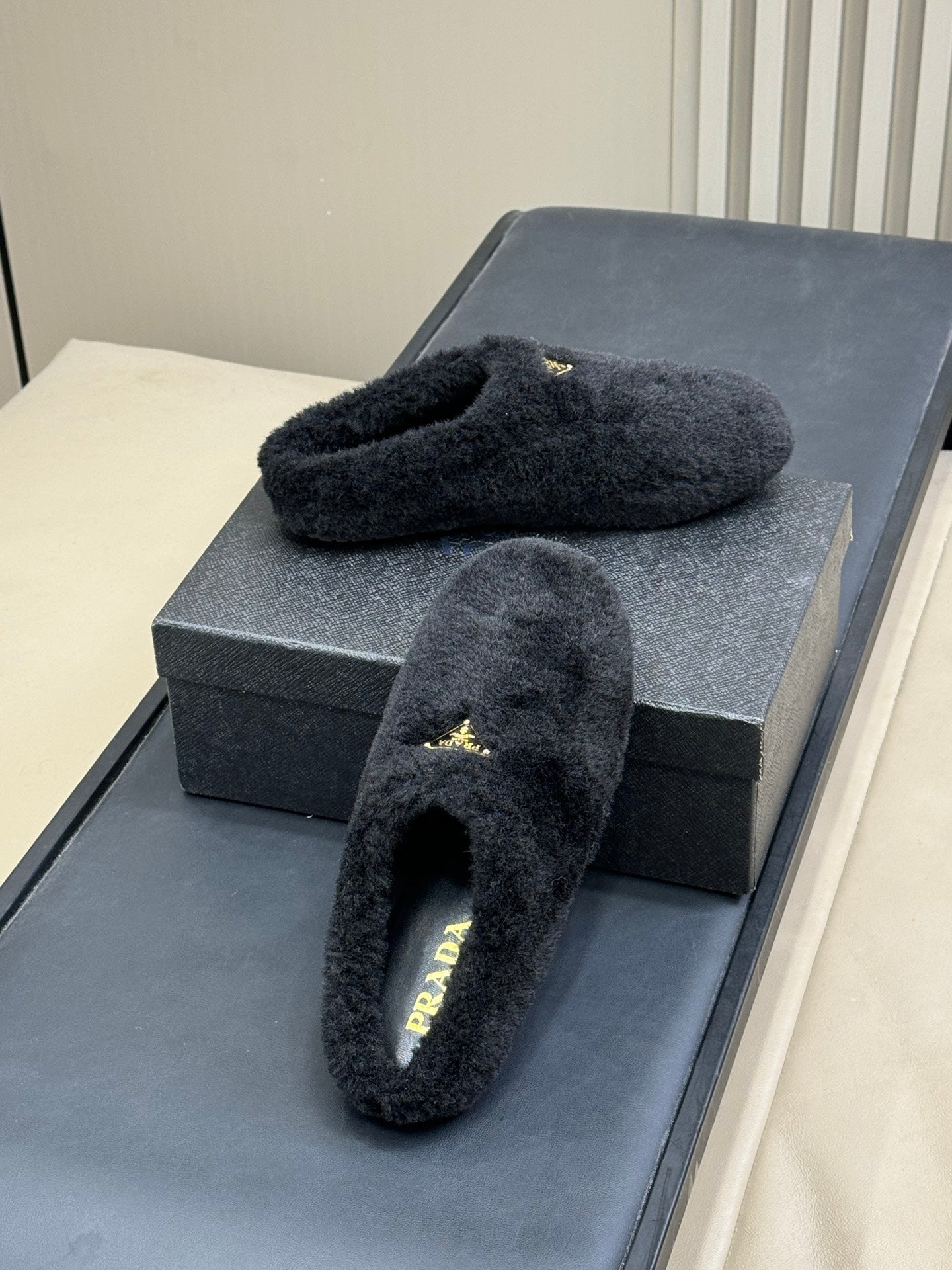 PRADA 25S CLOGS IN BLACK SHEARLING - 35