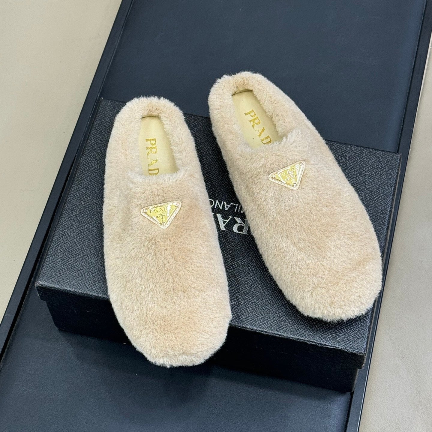 PRADA 25S CLOGS IN BEIGE SHEARLING - 35