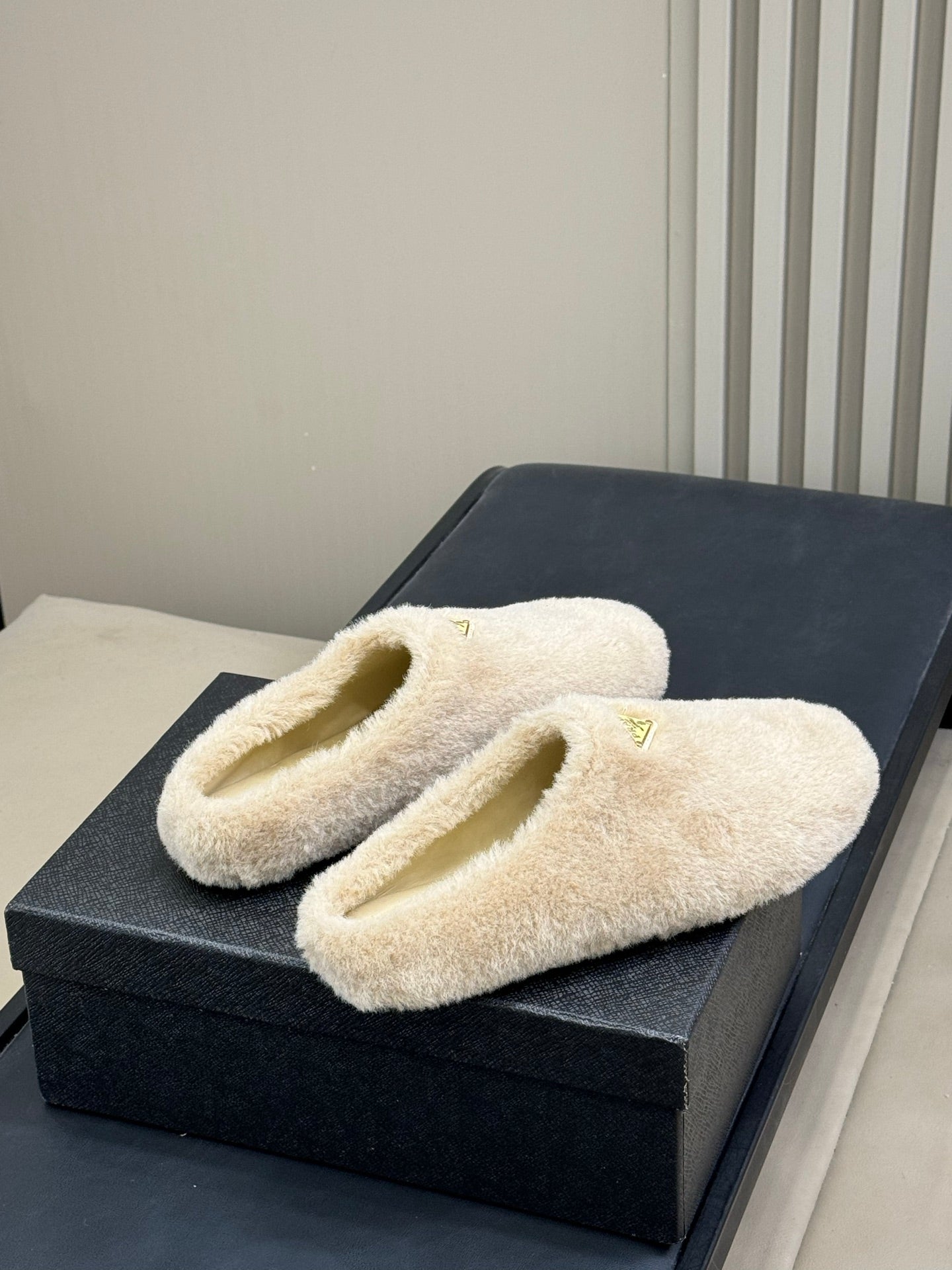 PRADA 25S CLOGS IN BEIGE SHEARLING - 35