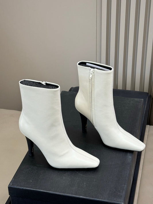 YSL 26S ЧОБОТИ НА ПІДБОРАХ З БІЛОЇ ТЕЛЯЧОЇ ШКІРИ