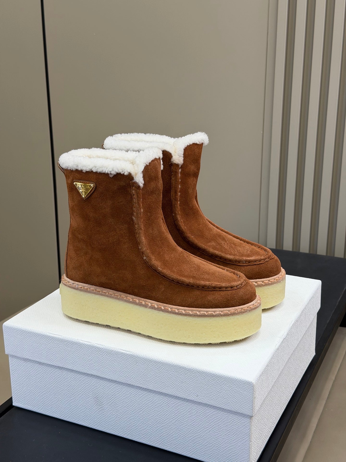 PRADA 25S PLATFORM ANKLE BOOTS 40 MM IN DARK BROWN SUEDE SHEARLING-LINED - 35