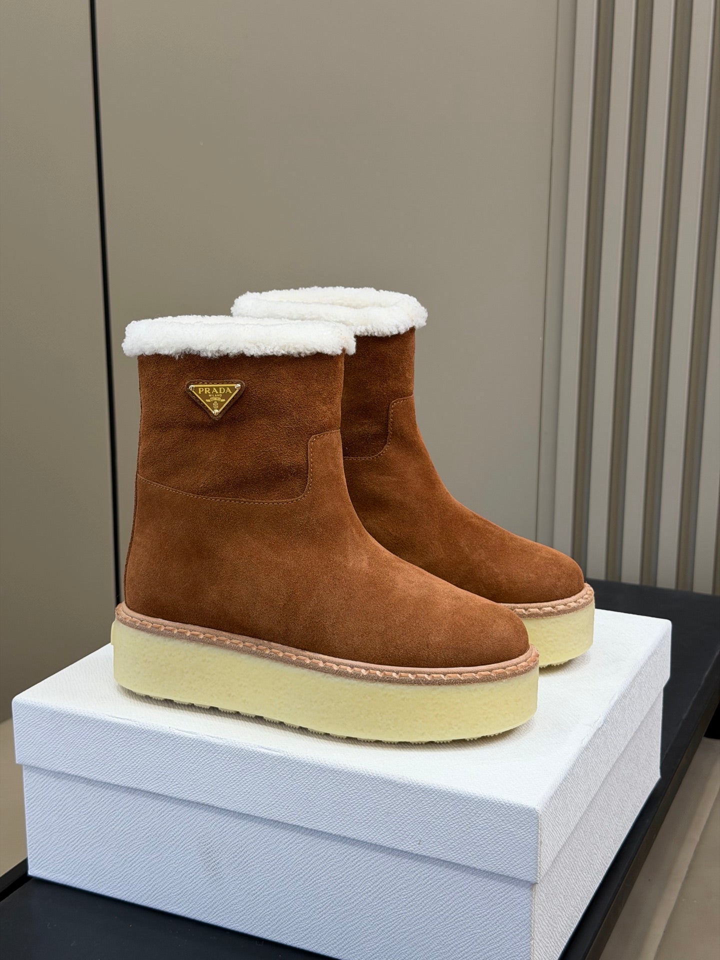 PRADA 25S ANKLE BOOTS 40 MM IN DARK BROWN SUEDE SHEARLING-LINED - 35