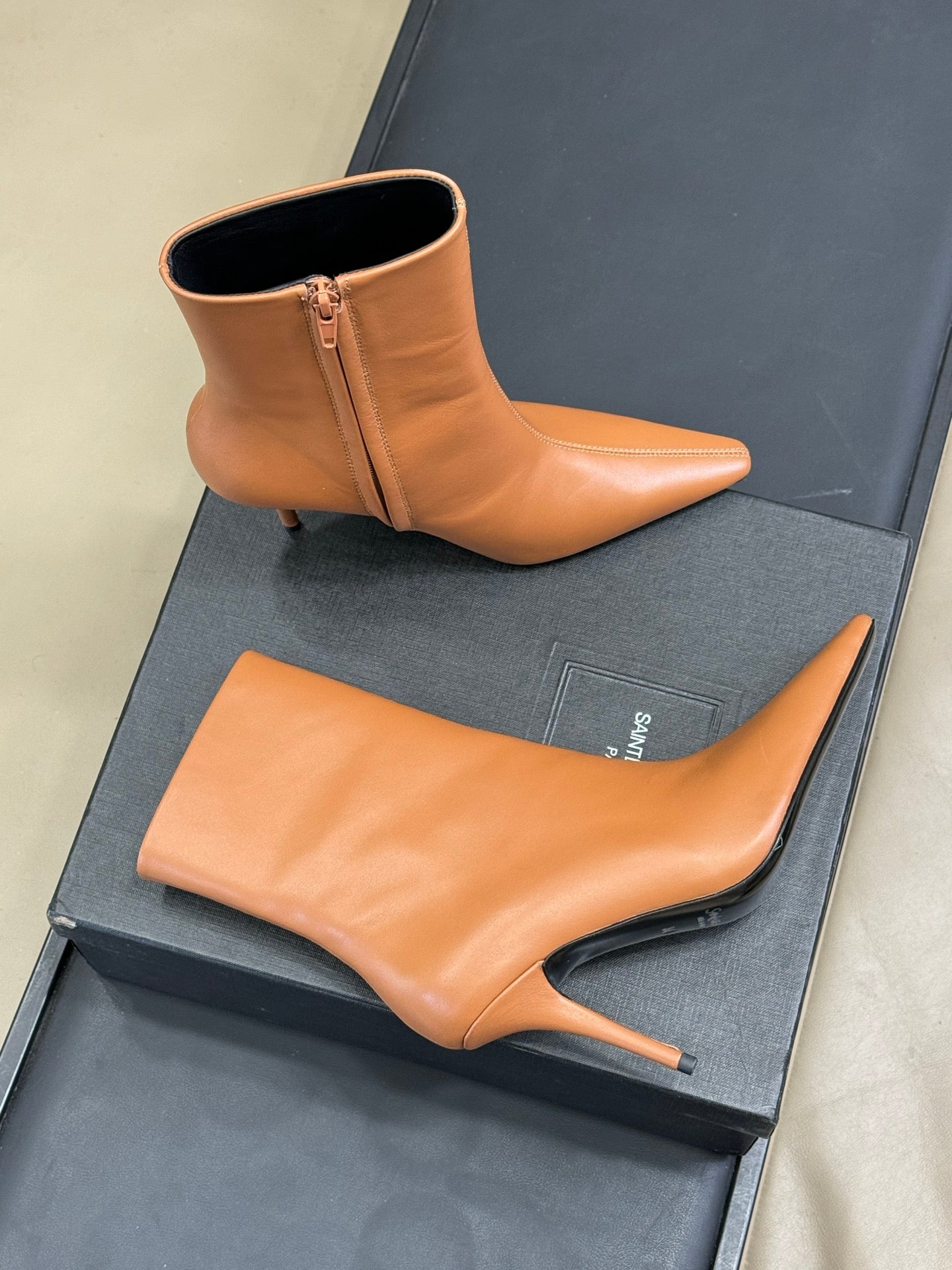 Черевики YSL 26S на підборах із помаранчево-коричневої телячої шкіри на блискавці