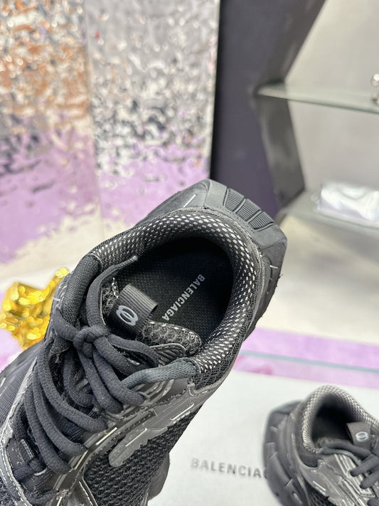 STAPLER SNEAKER IN BLACK MIX GRAY POLYURETHANE AND MESH - 35