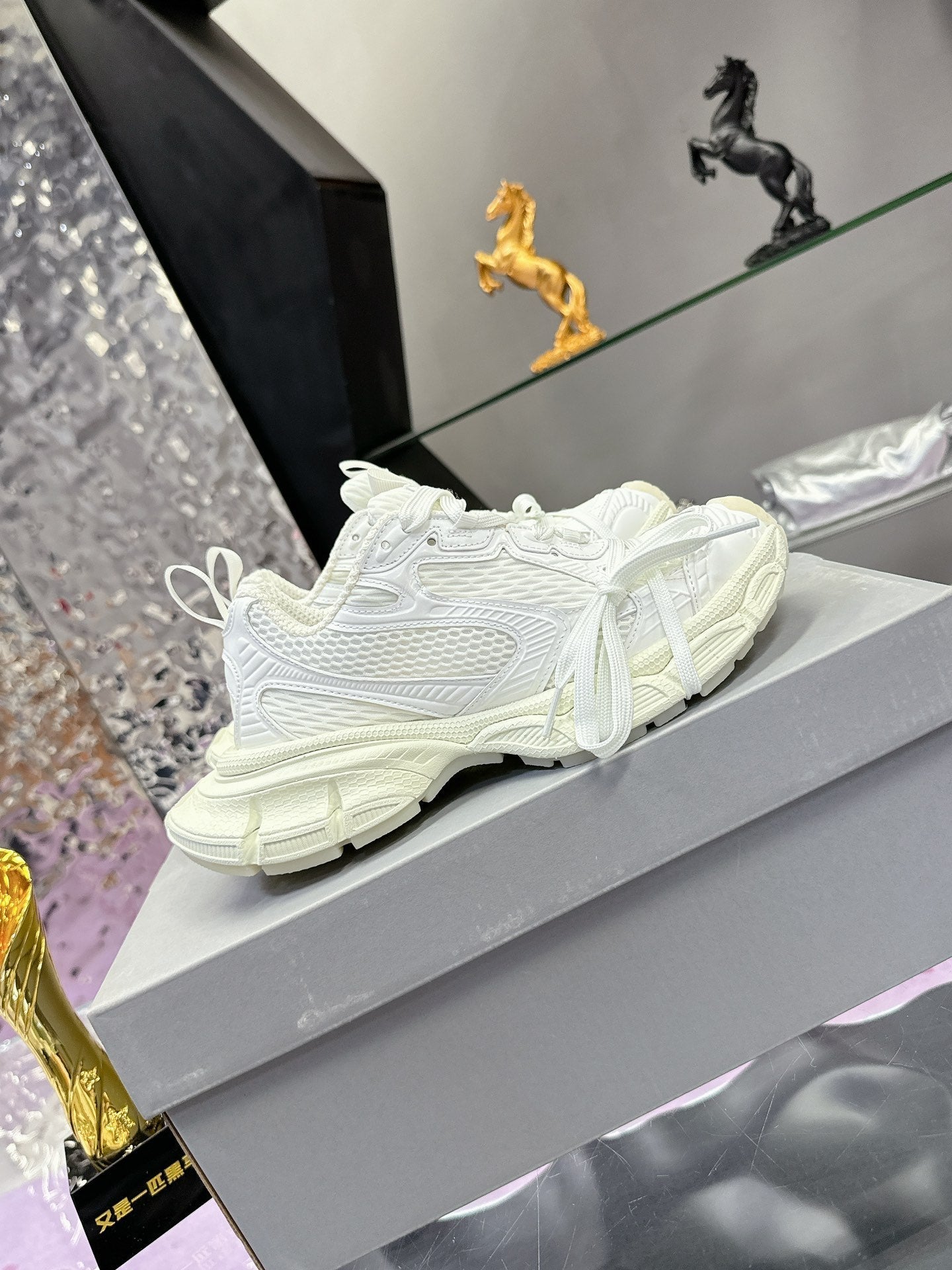 3XL SNEAKER IN WHITE MESH AND POLYURETHANE - 35