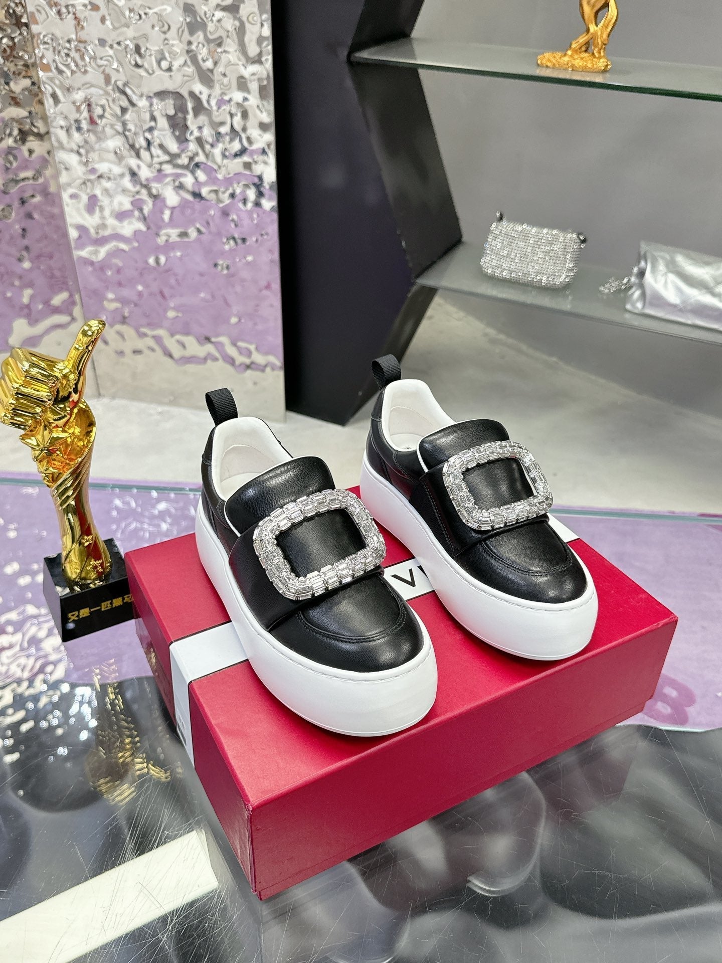 VIV' UP SNEAKERS IN BLACK CALFSKIN - 34