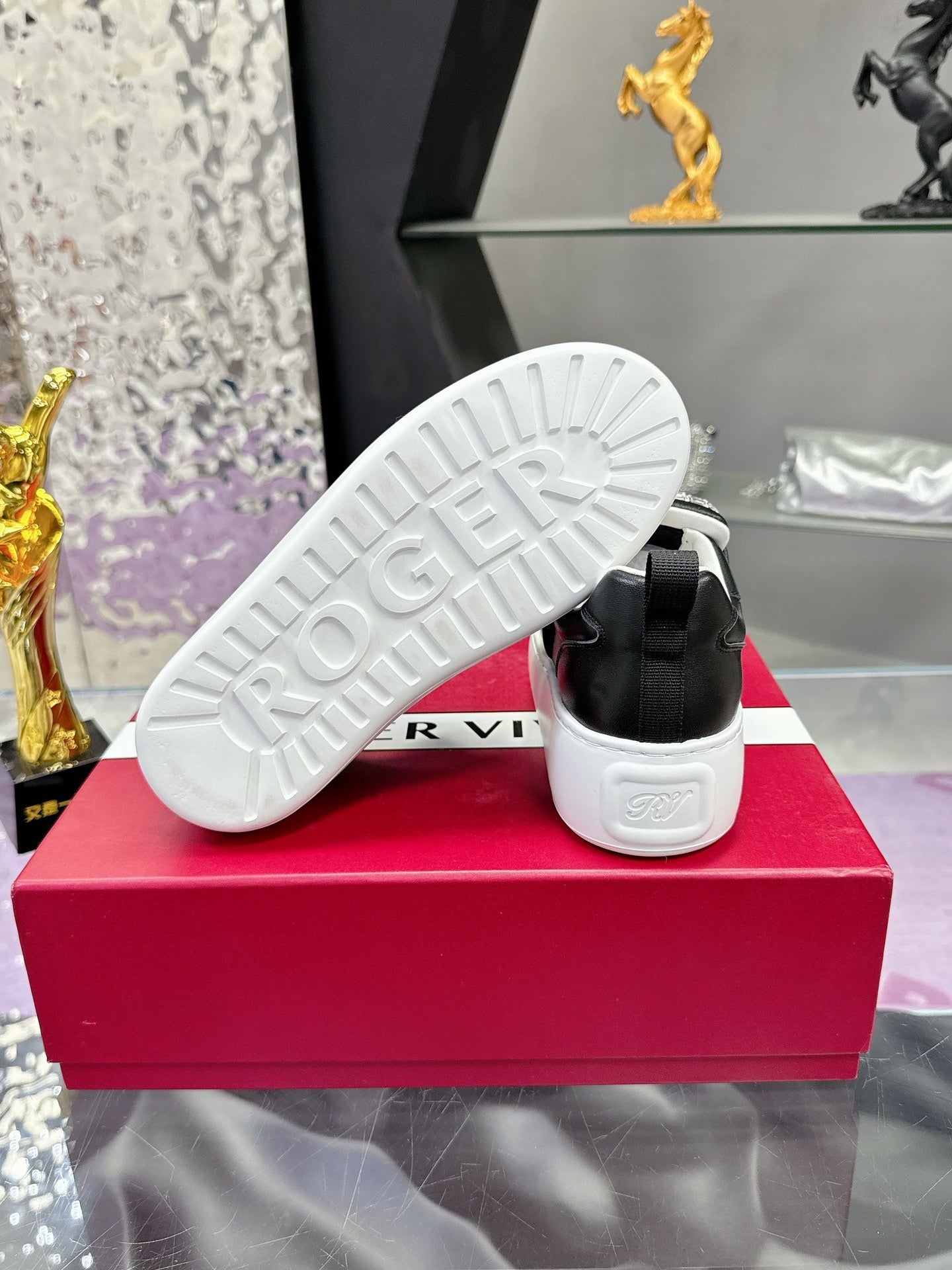 VIV' UP SNEAKERS IN BLACK CALFSKIN - 34
