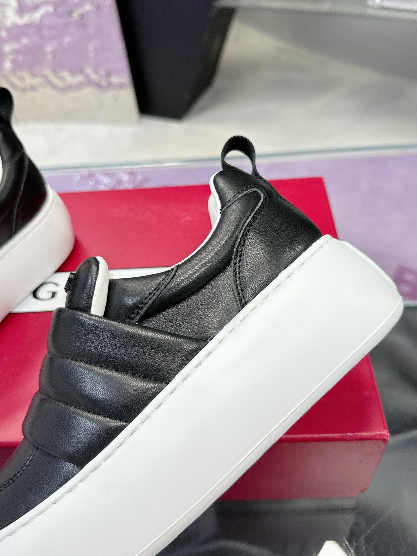 PUFFY LEATHER LOW TOP SNEAKERS IN BLACK LAMBSKIN - 34
