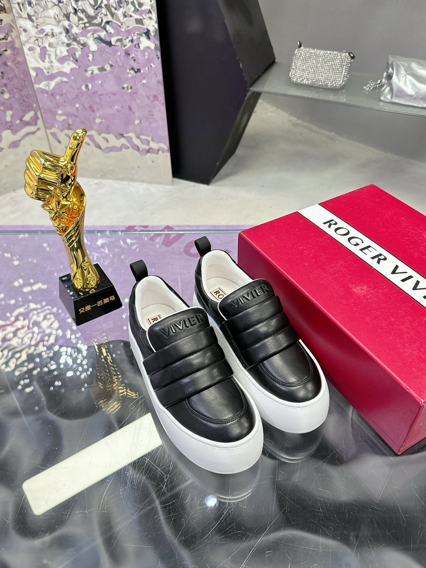 PUFFY LEATHER LOW TOP SNEAKERS IN BLACK LAMBSKIN - 34
