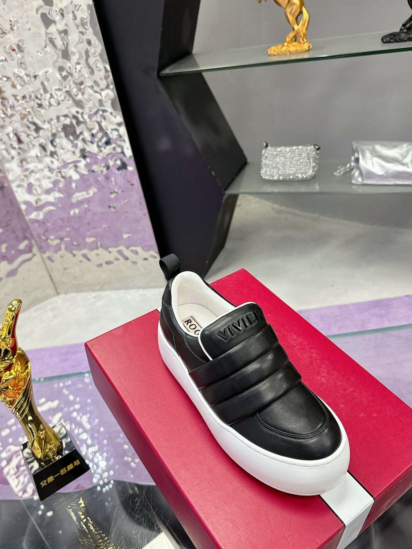 PUFFY LEATHER LOW TOP SNEAKERS IN BLACK LAMBSKIN - 34