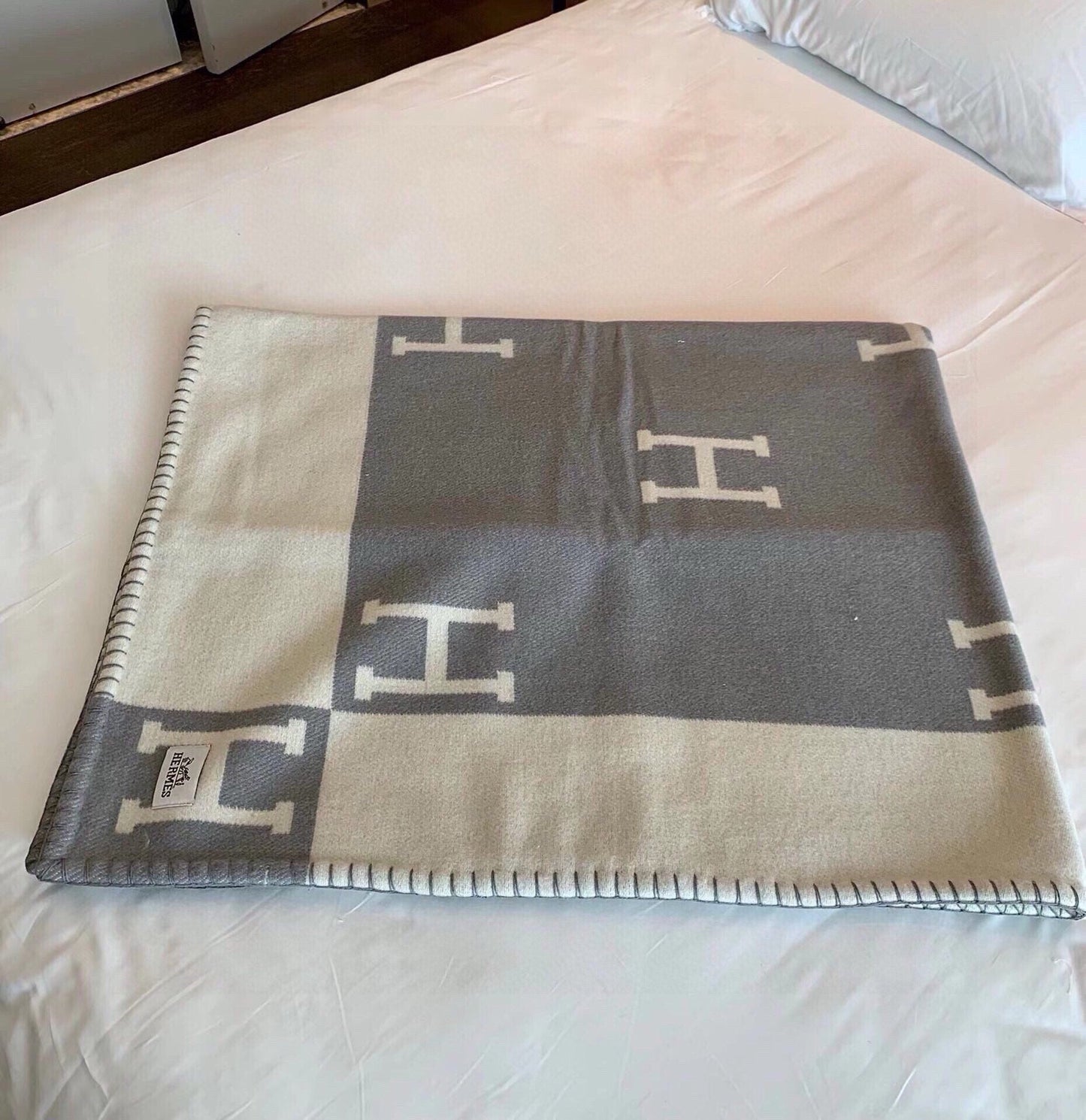 TIGRE BAYADERE BLANAVALON III THROW BLANKET IN LIGHT GRAY CASHMERE 407144