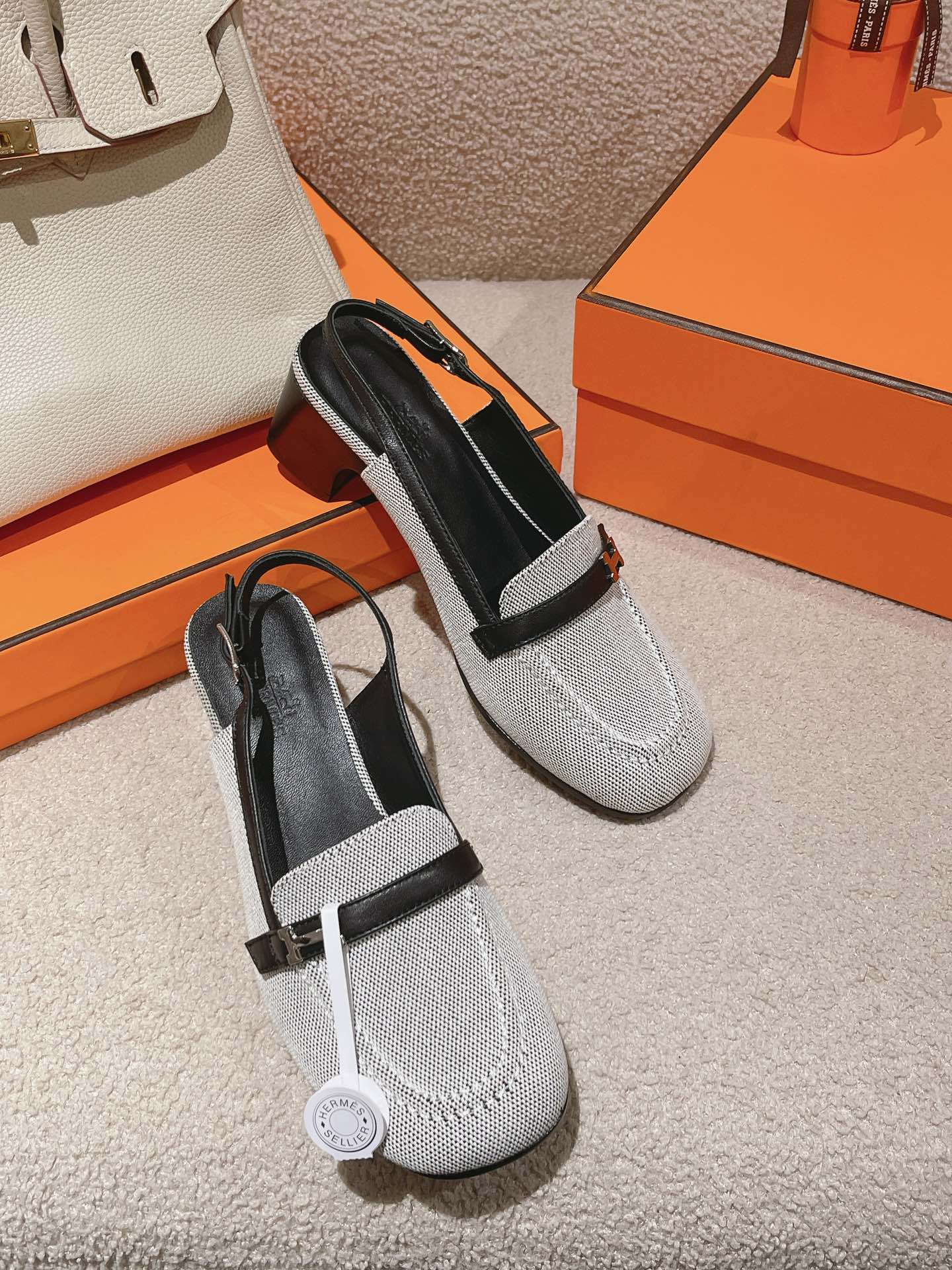 INFINIE 50 PUMP BLACK AND WHITE LAMBSKIN - 35