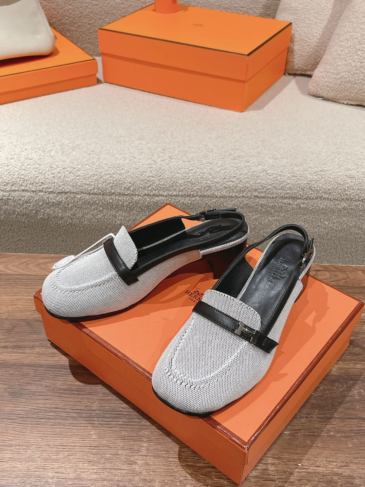 INFINIE 50 PUMP BLACK AND WHITE LAMBSKIN - 35