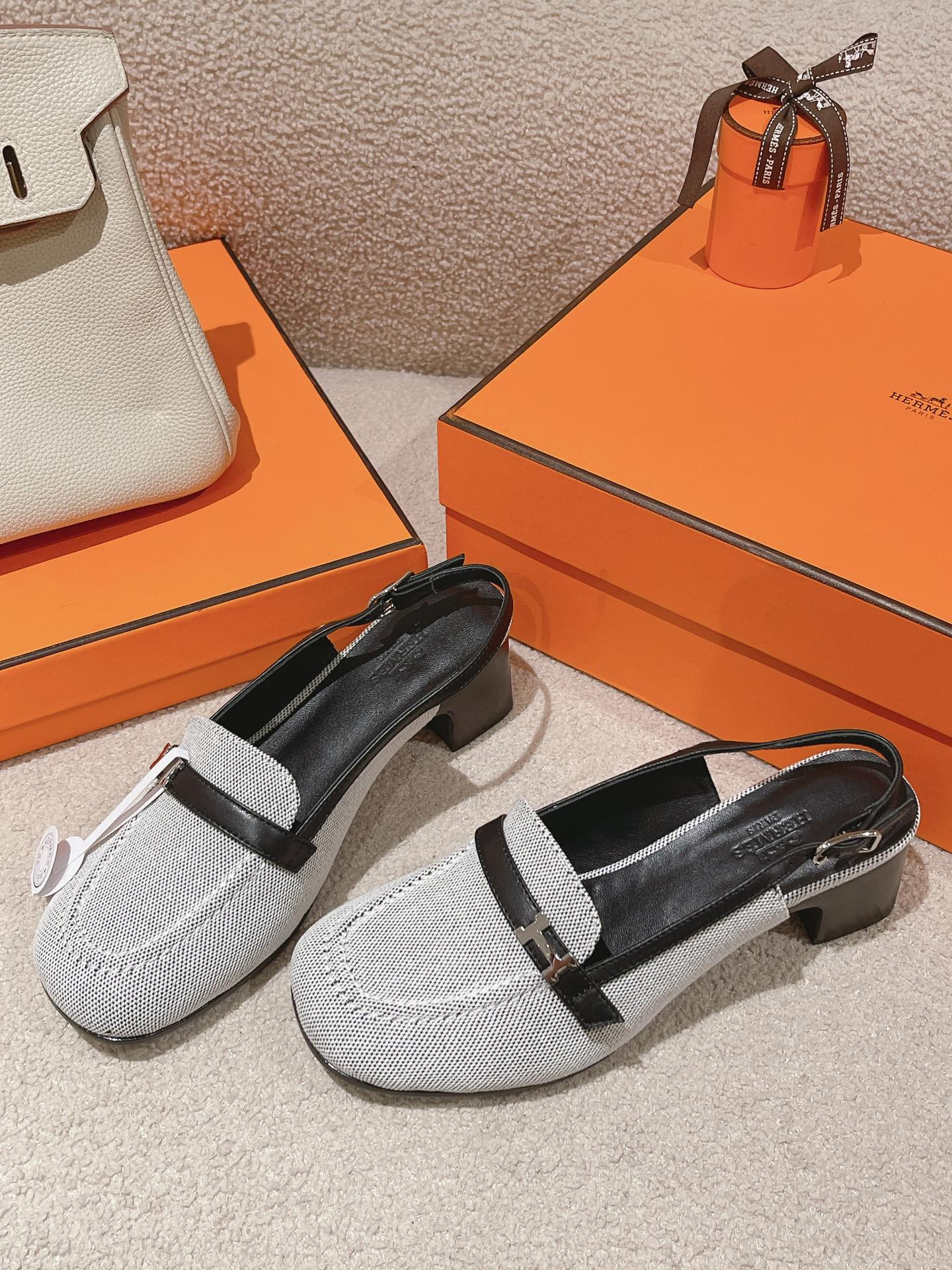 INFINIE 50 PUMP BLACK AND WHITE LAMBSKIN - 35
