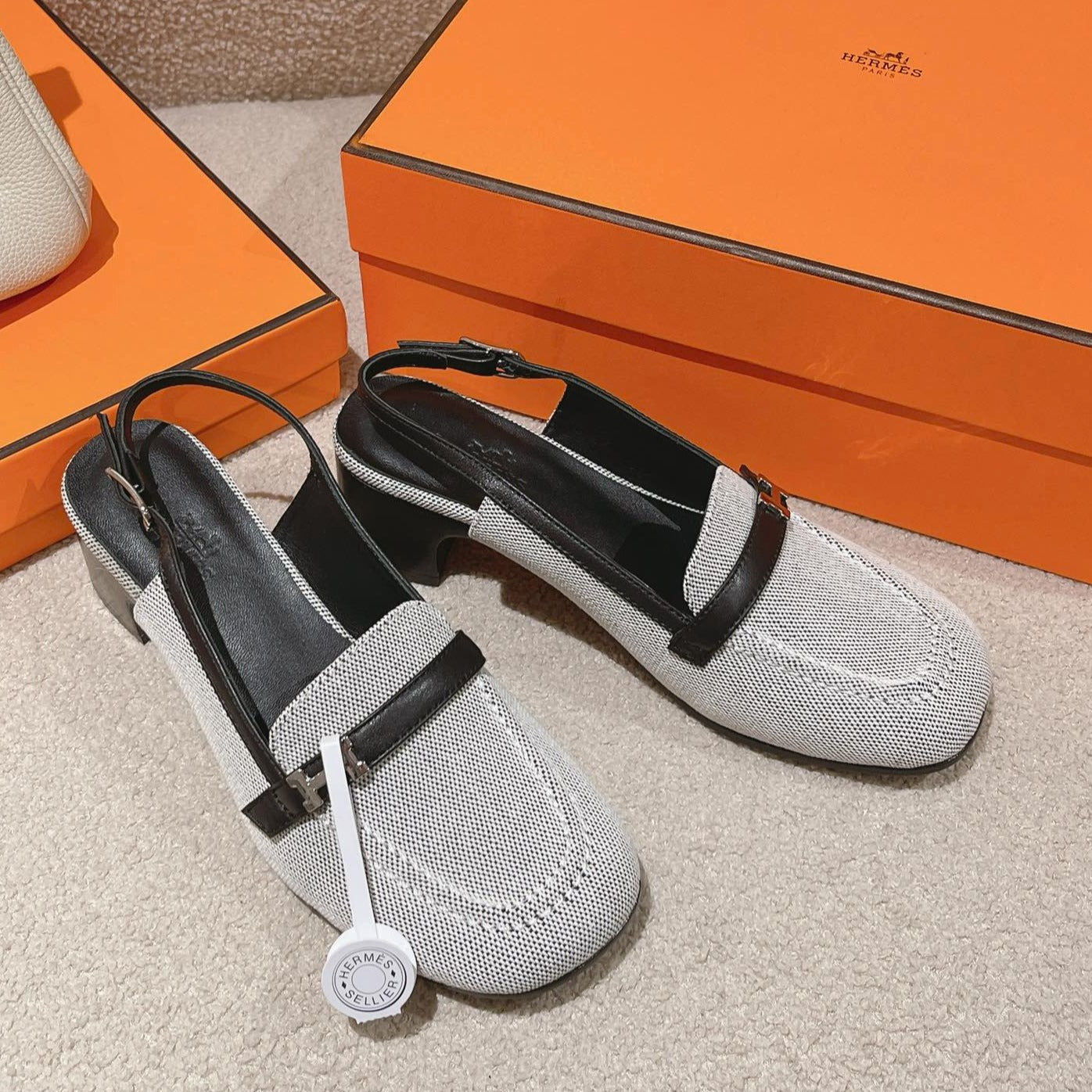 INFINIE 50 PUMP BLACK AND WHITE LAMBSKIN - 35