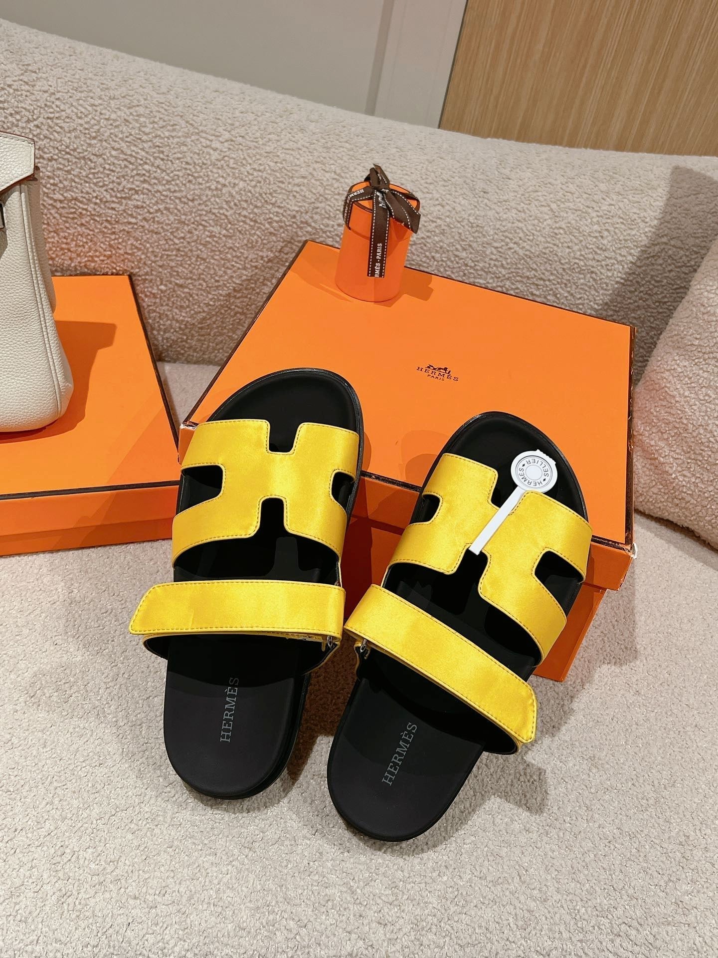 CHYPRE SANDAL BLACK MIX BRIGHT YELLOW CALFSKIN - 35