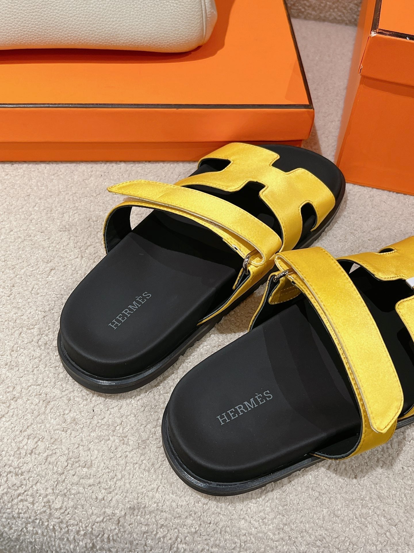 CHYPRE SANDAL BLACK MIX BRIGHT YELLOW CALFSKIN - 35