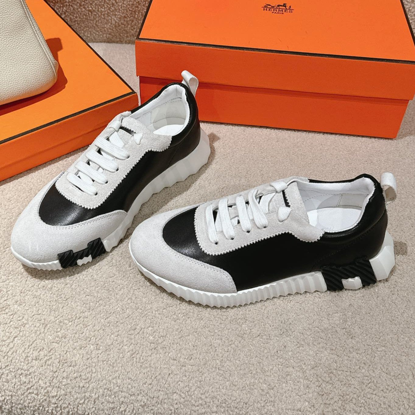 MAINLAND SNEAKER IN PALE GRAY SUEDE AND BLACK CALFSKIN - 35