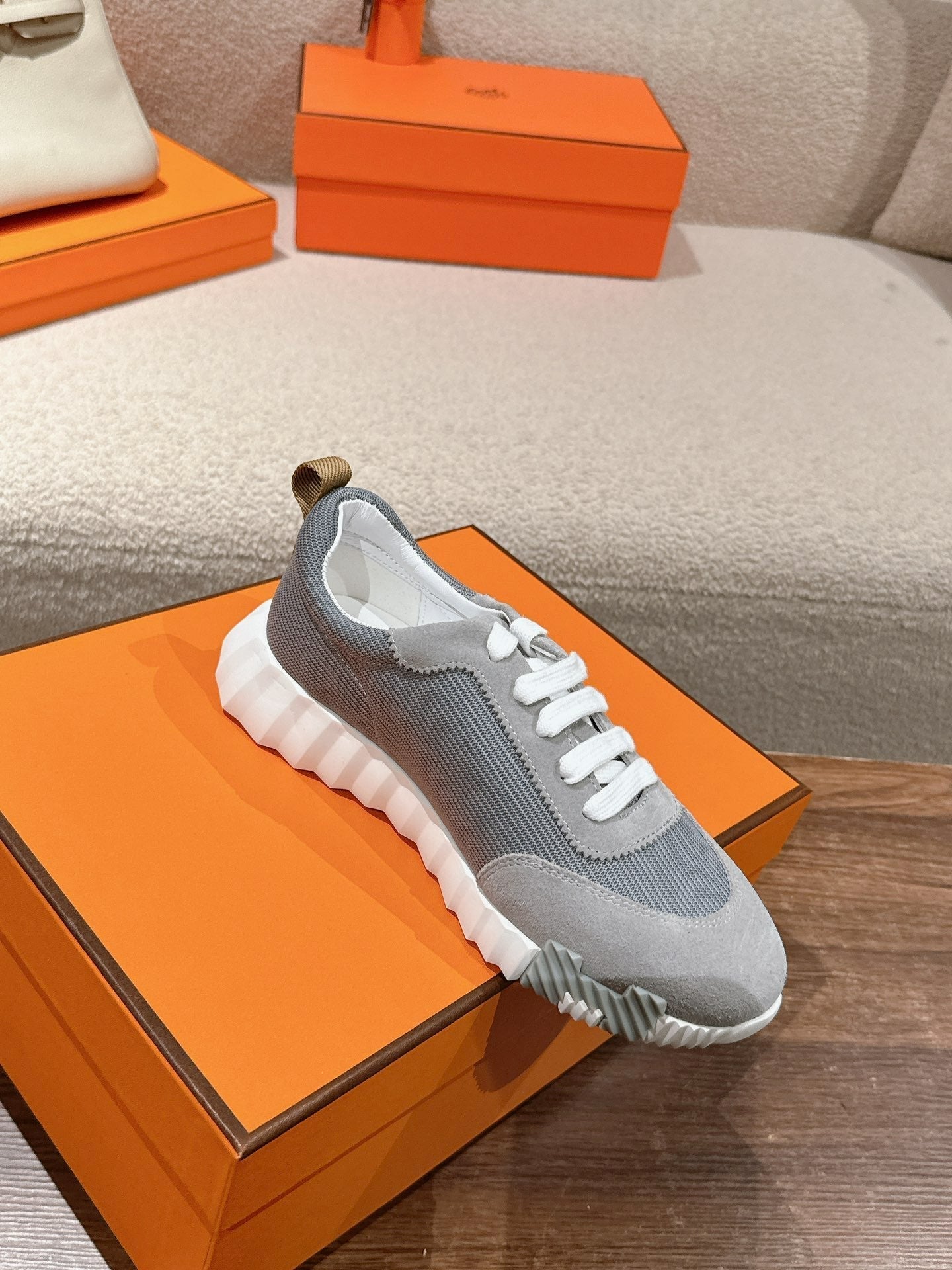 MAINLAND SNEAKER IN ASH GRAY SUEDE AND SHARK GRAY BREATHABLE MESH FABRIC 959350 - 35