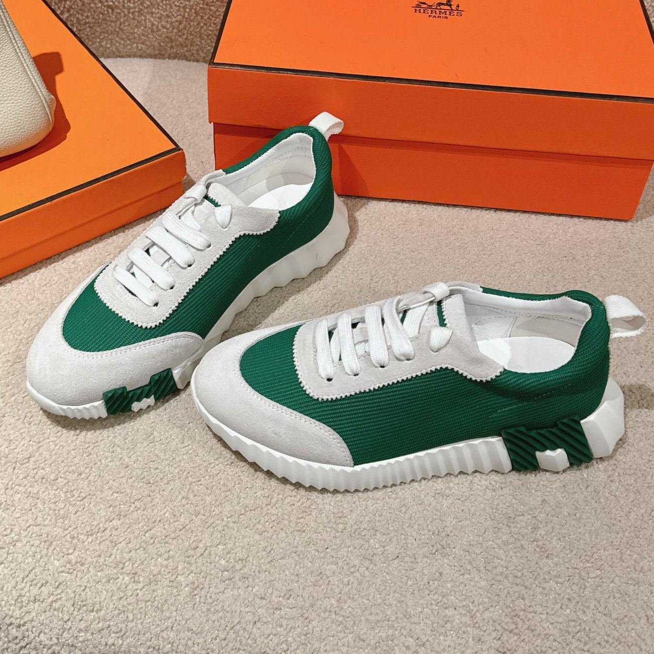 MAINLAND SNEAKER IN PALE GRAY SUEDE AND FOREST GREEN BREATHABLE MESH FABRIC - 35