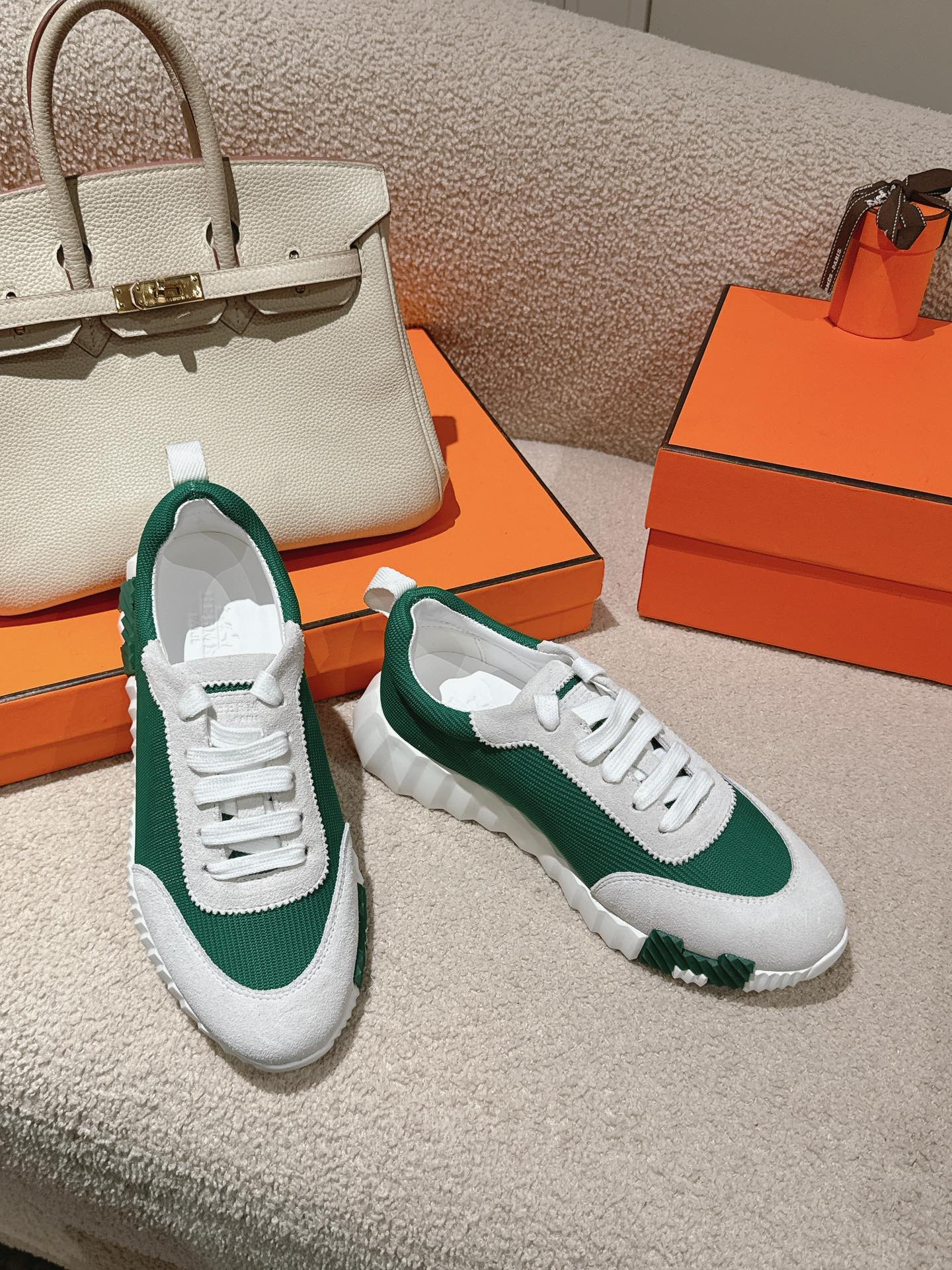 MAINLAND SNEAKER IN PALE GRAY SUEDE AND FOREST GREEN BREATHABLE MESH FABRIC - 35