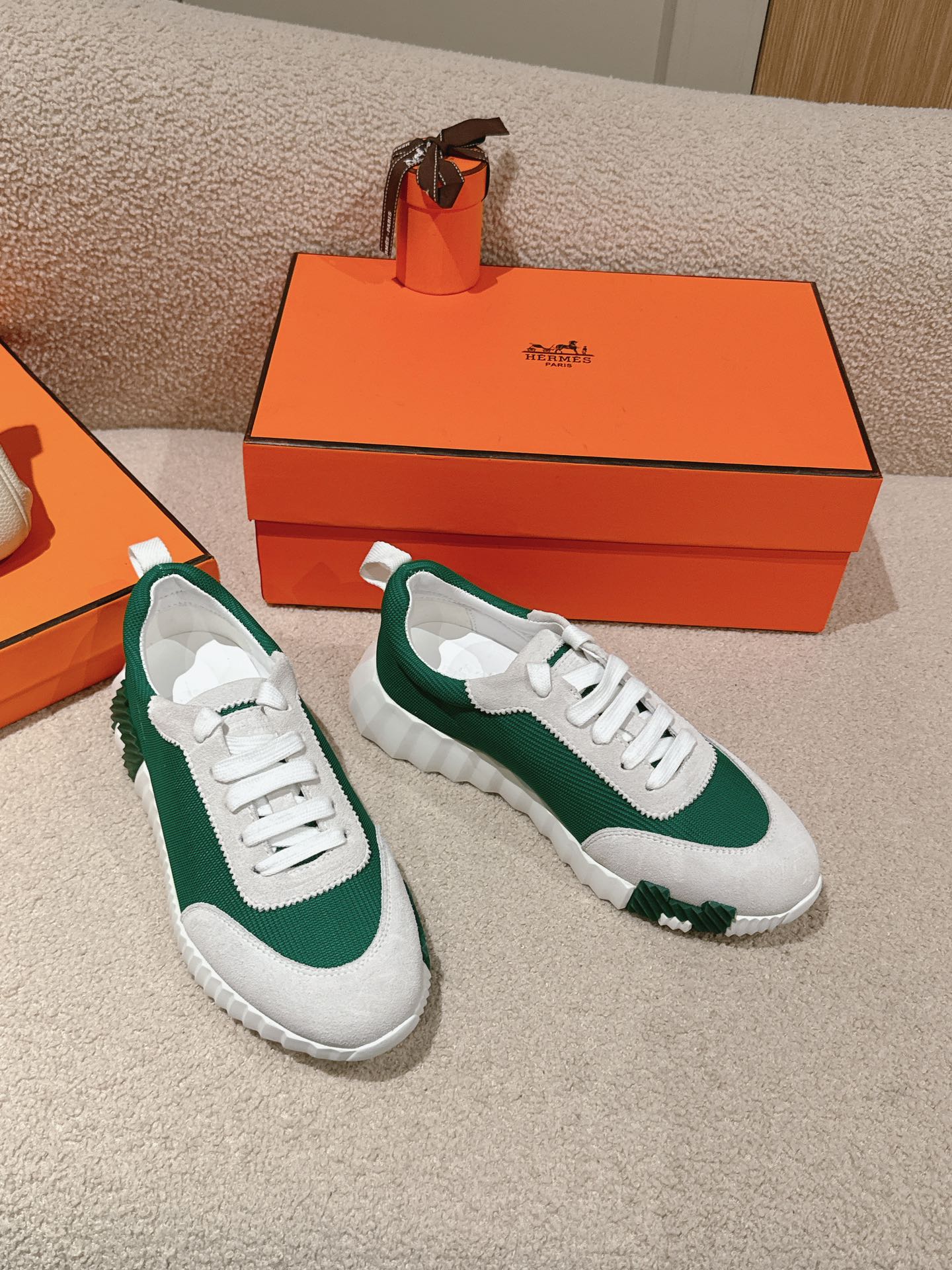 MAINLAND SNEAKER IN PALE GRAY SUEDE AND FOREST GREEN BREATHABLE MESH FABRIC - 35