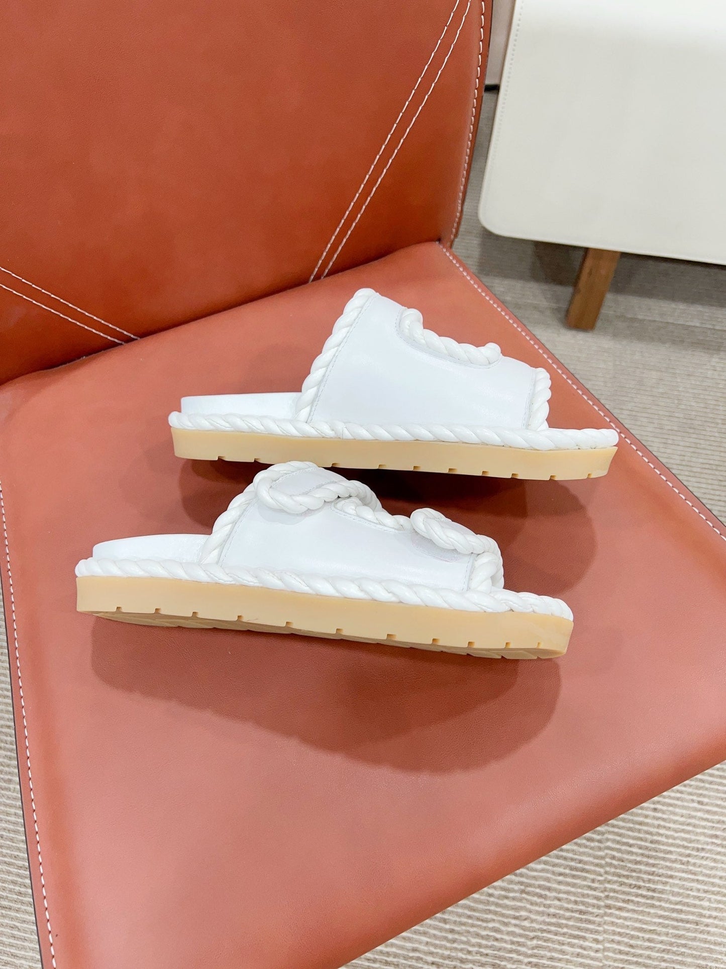 REFINED DAD SANDAL IN WHITE LAMBSKIN MULE - 35