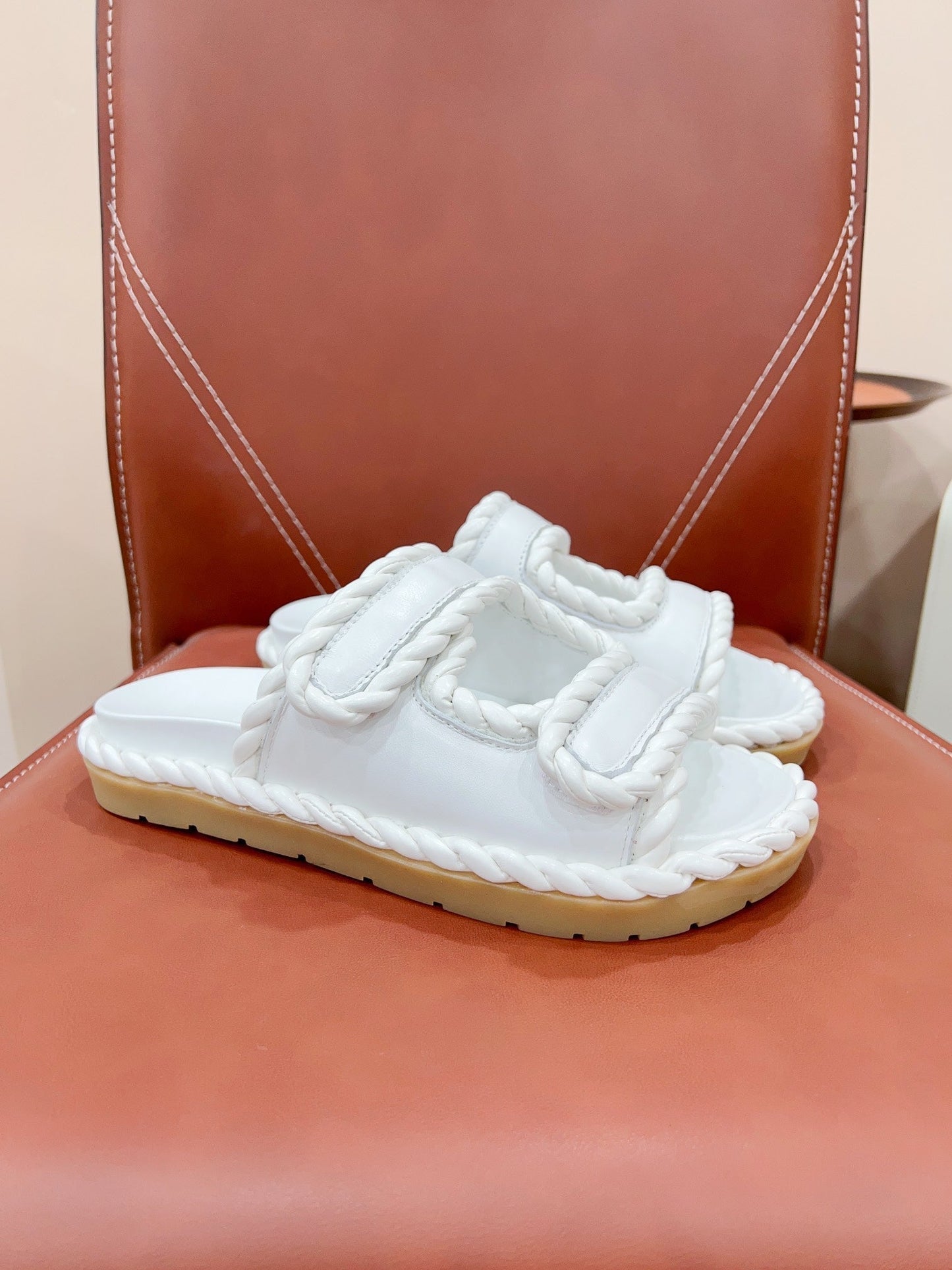 REFINED DAD SANDAL IN WHITE LAMBSKIN MULE - 35