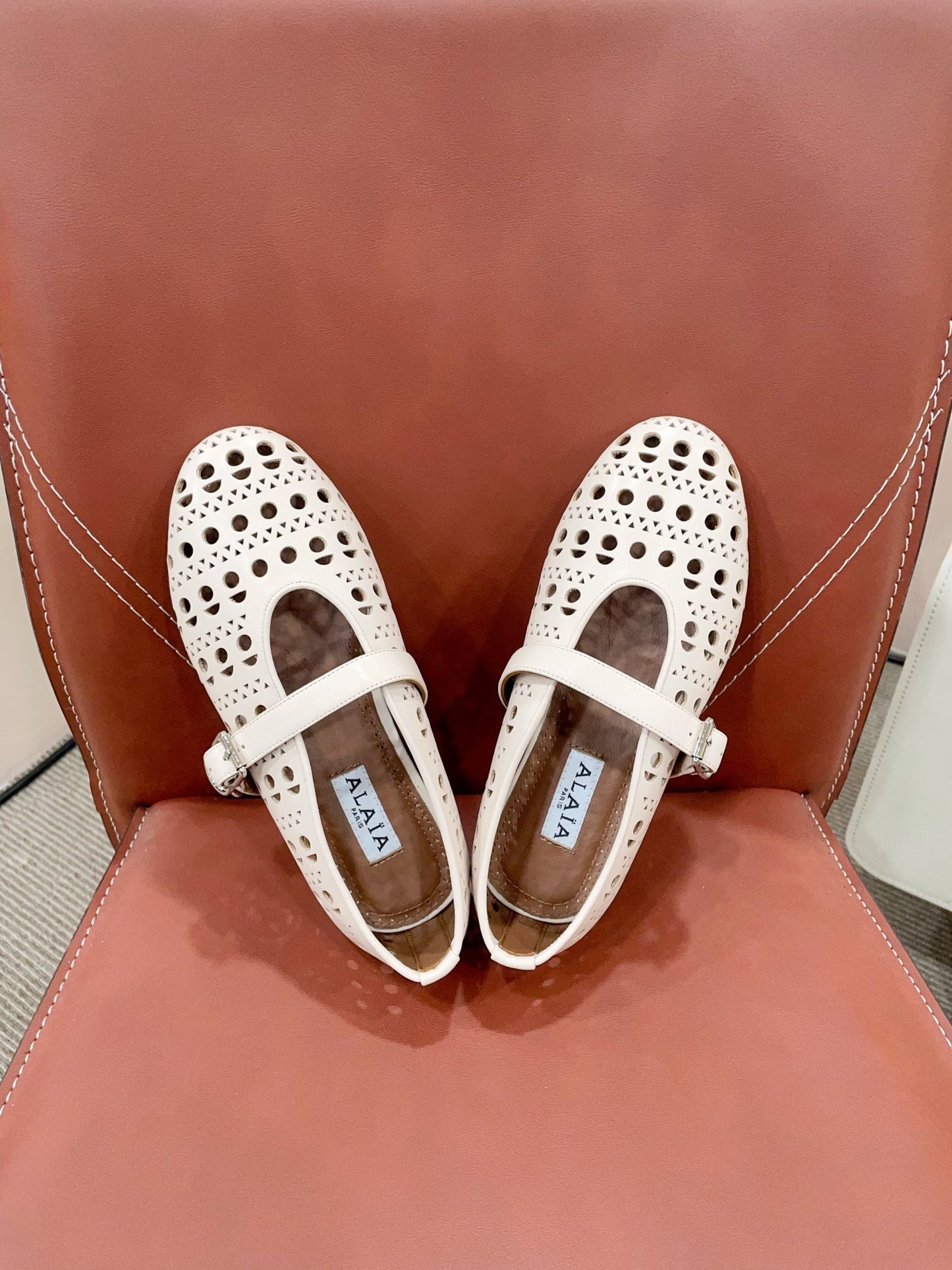 ALAIA HOLLOW BALLET FLAT IN BEIGE LAMBSKIN - 35