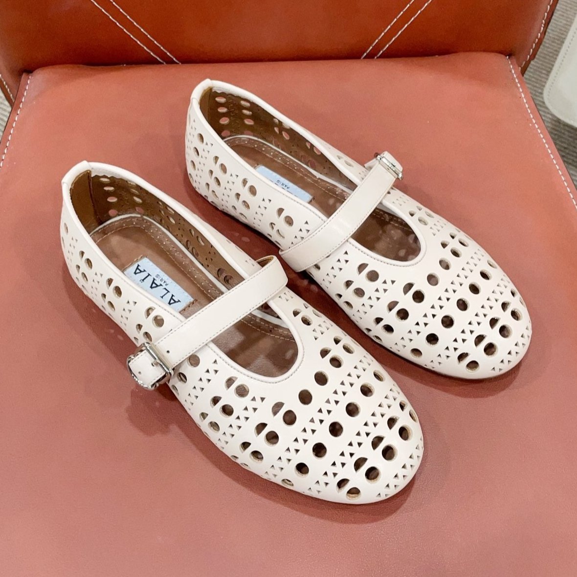 ALAIA HOLLOW BALLET FLAT IN BEIGE LAMBSKIN - 35
