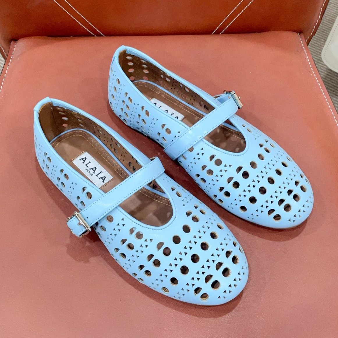 ALAIA HOLLOW BALLET FLAT IN SKY BLUE LAMBSKIN - 35