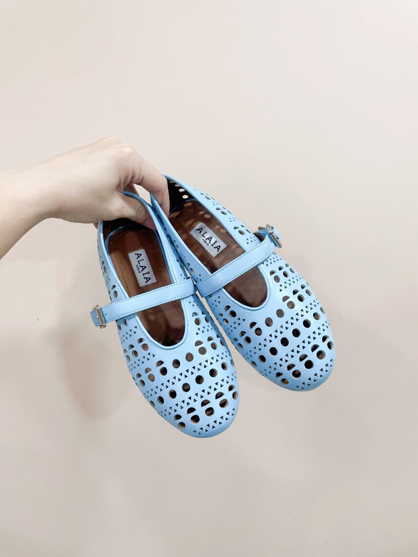 ALAIA HOLLOW BALLET FLAT IN SKY BLUE LAMBSKIN - 35