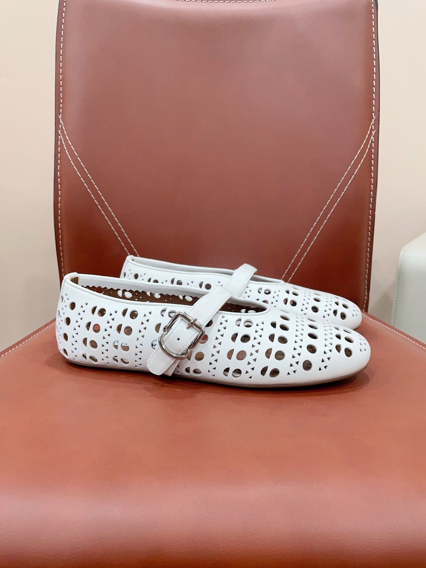 ALAIA HOLLOW BALLET FLAT IN WHITE LAMBSKIN - 35