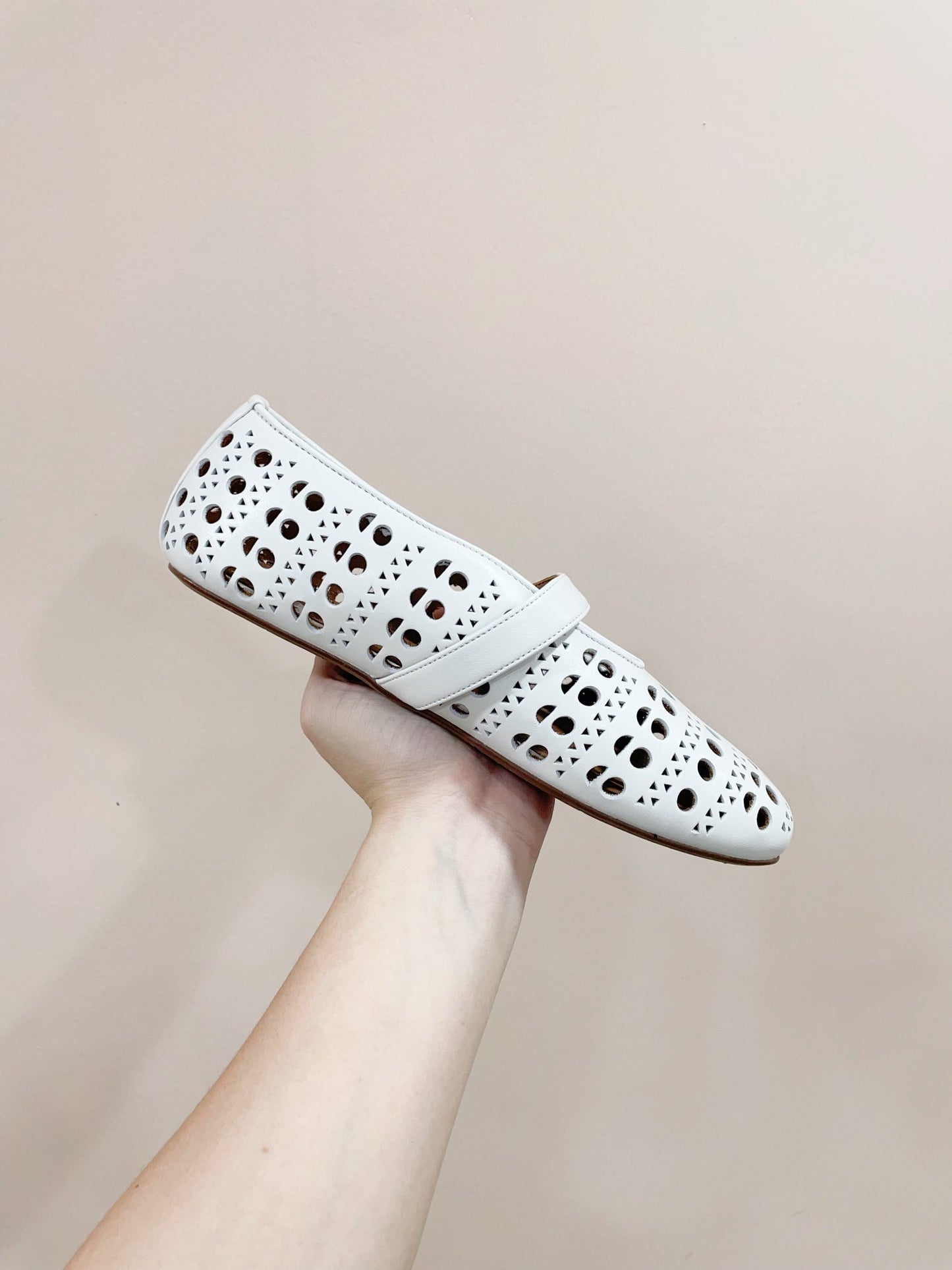 ALAIA HOLLOW BALLET FLAT IN WHITE LAMBSKIN - 35