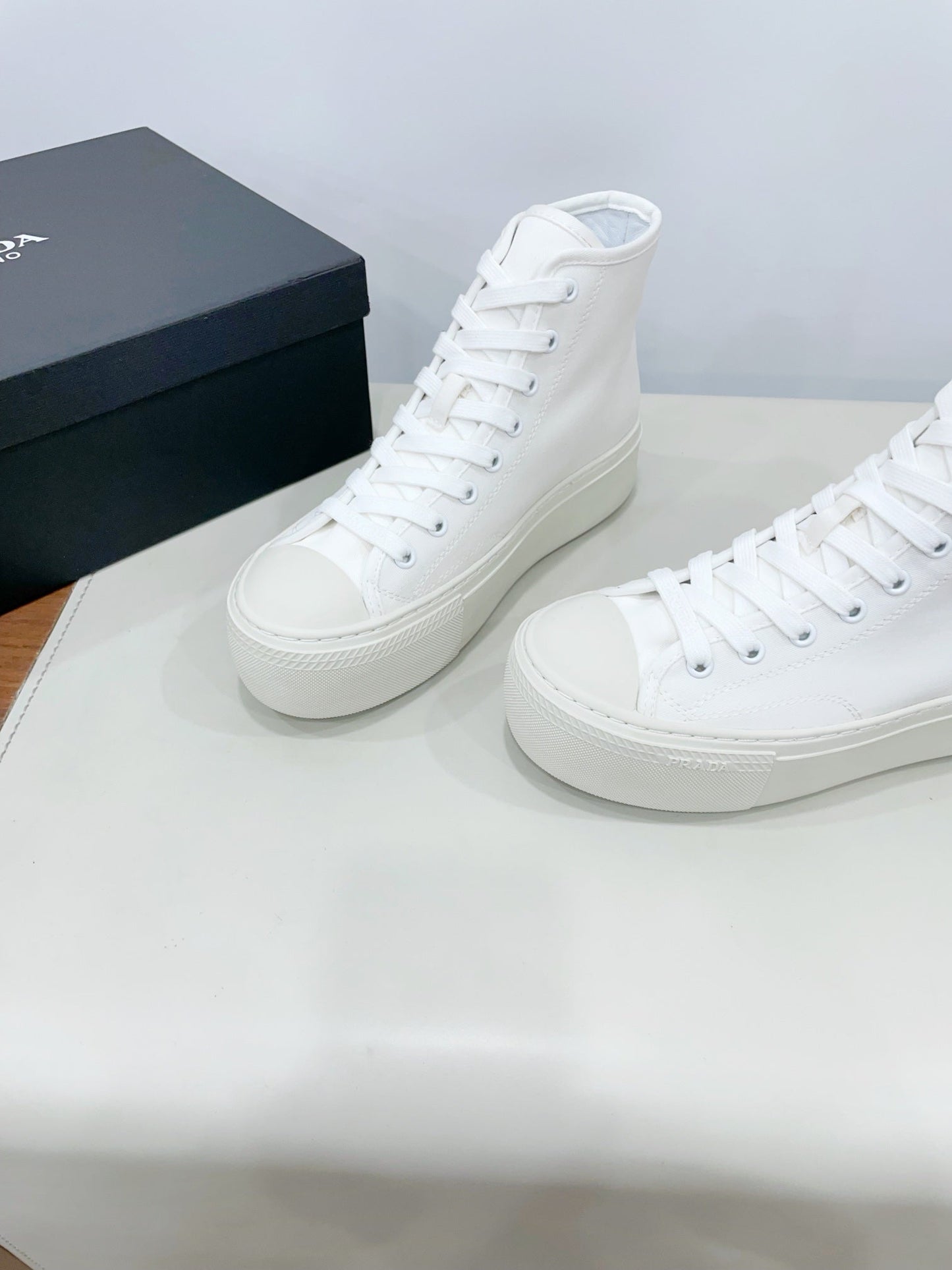 HIGH-TOP SEANKERS IN WHITE CANVAS - 35