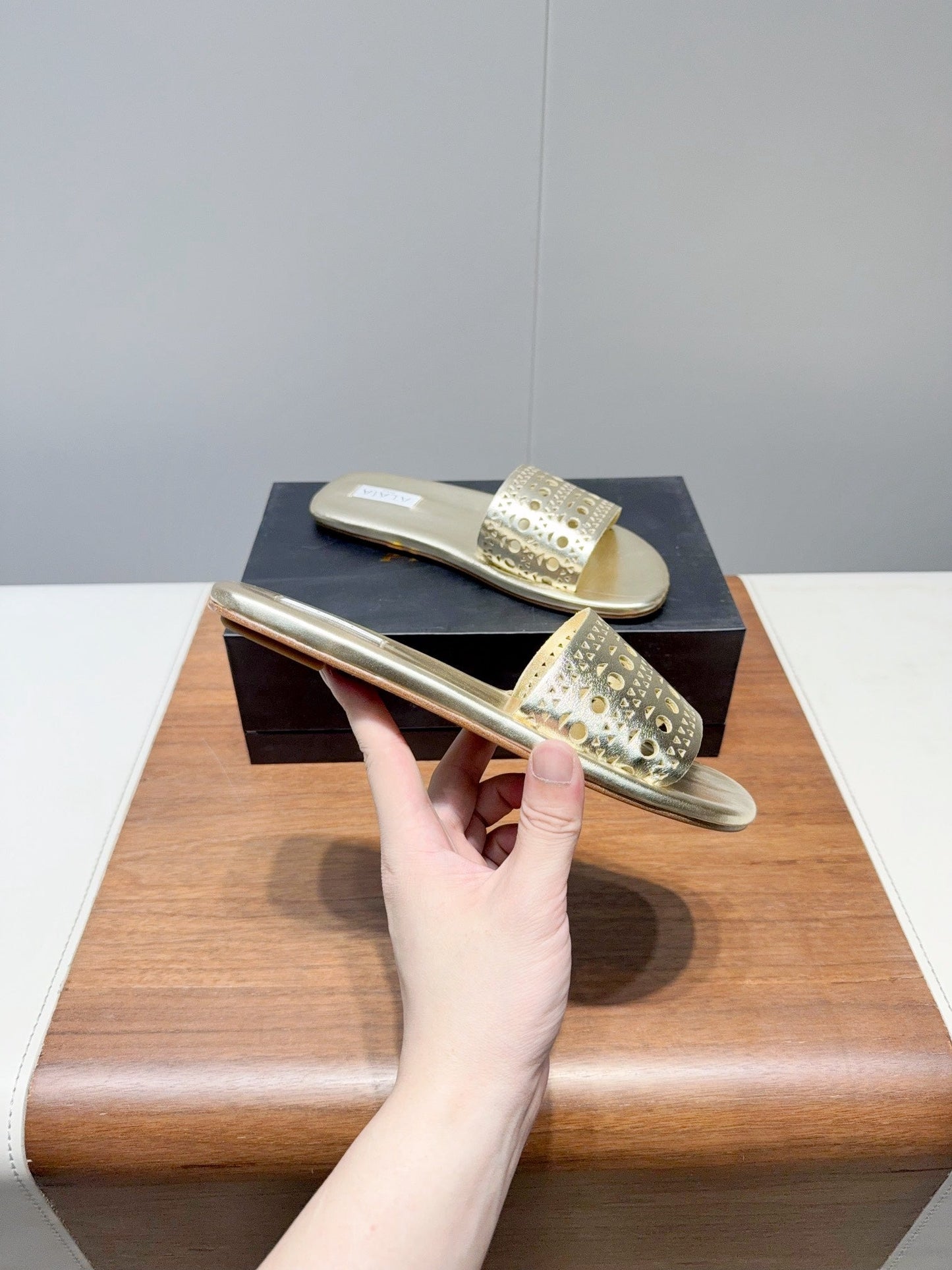 ALAIA FLAT SANDALS WITH PERFORATED STRAPS 25S IN GOLD LAMBSKIN - 35