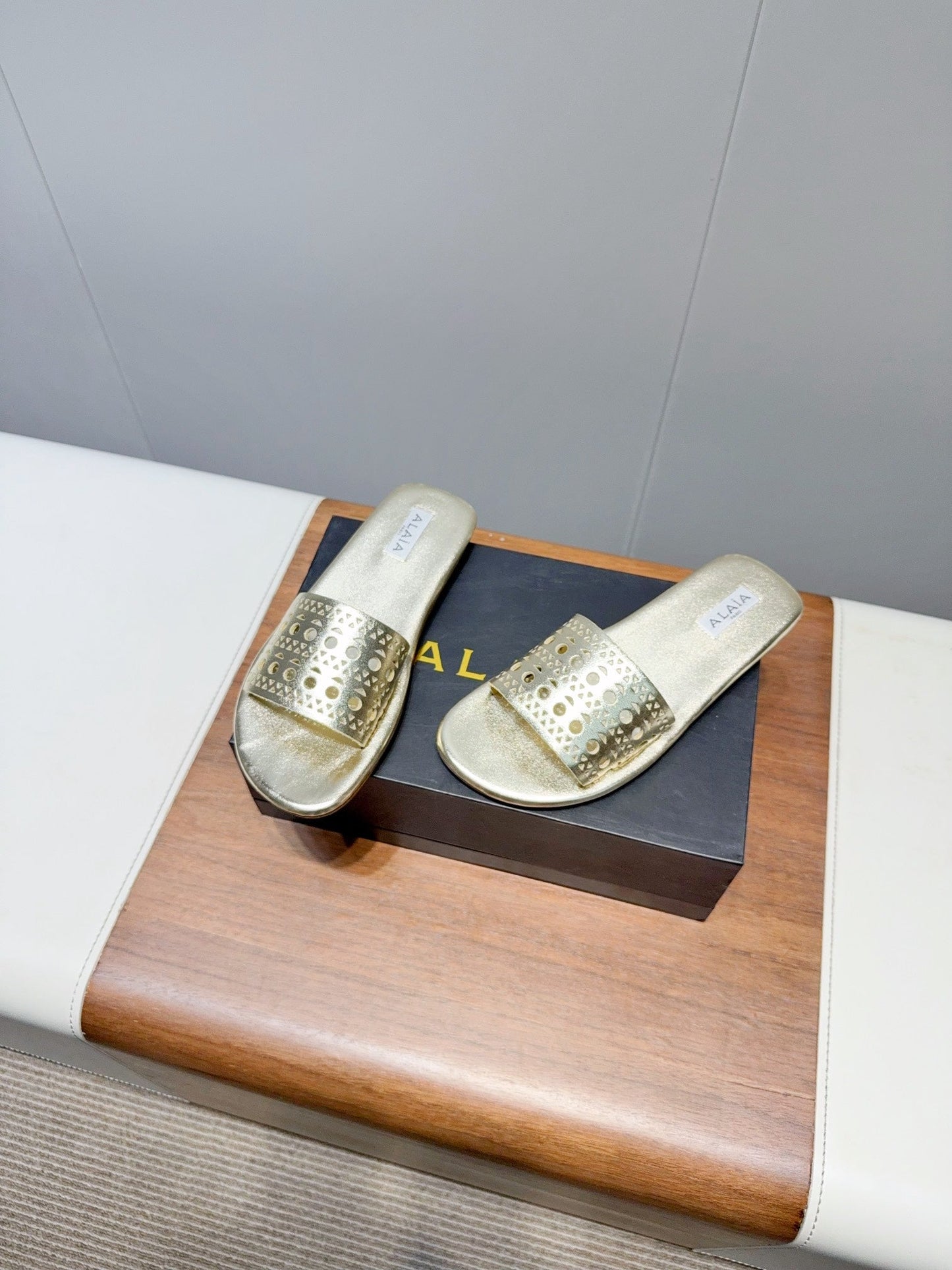 ALAIA FLAT SANDALS WITH PERFORATED STRAPS 25S IN GOLD LAMBSKIN - 35