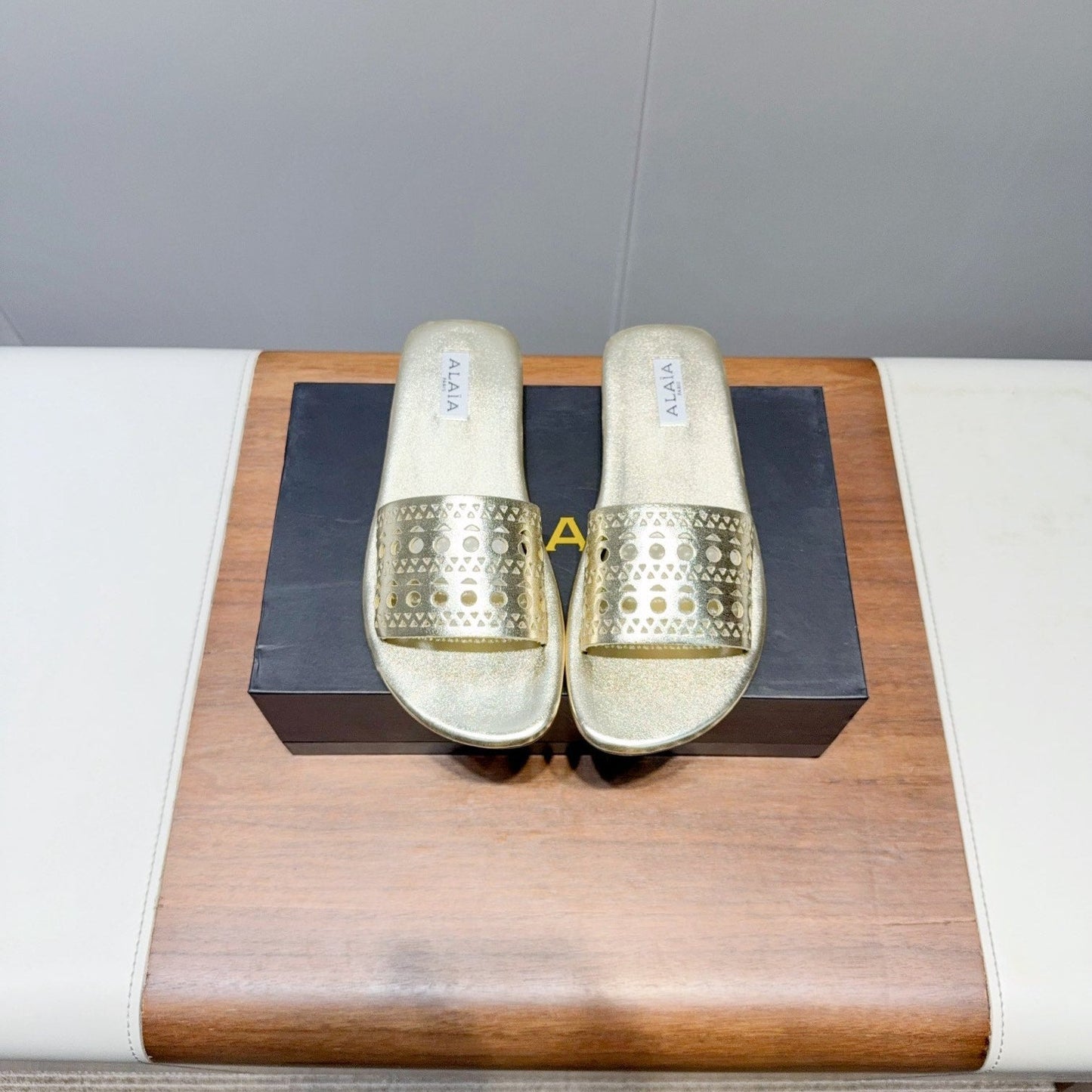 ALAIA FLAT SANDALS WITH PERFORATED STRAPS 25S IN GOLD LAMBSKIN - 35