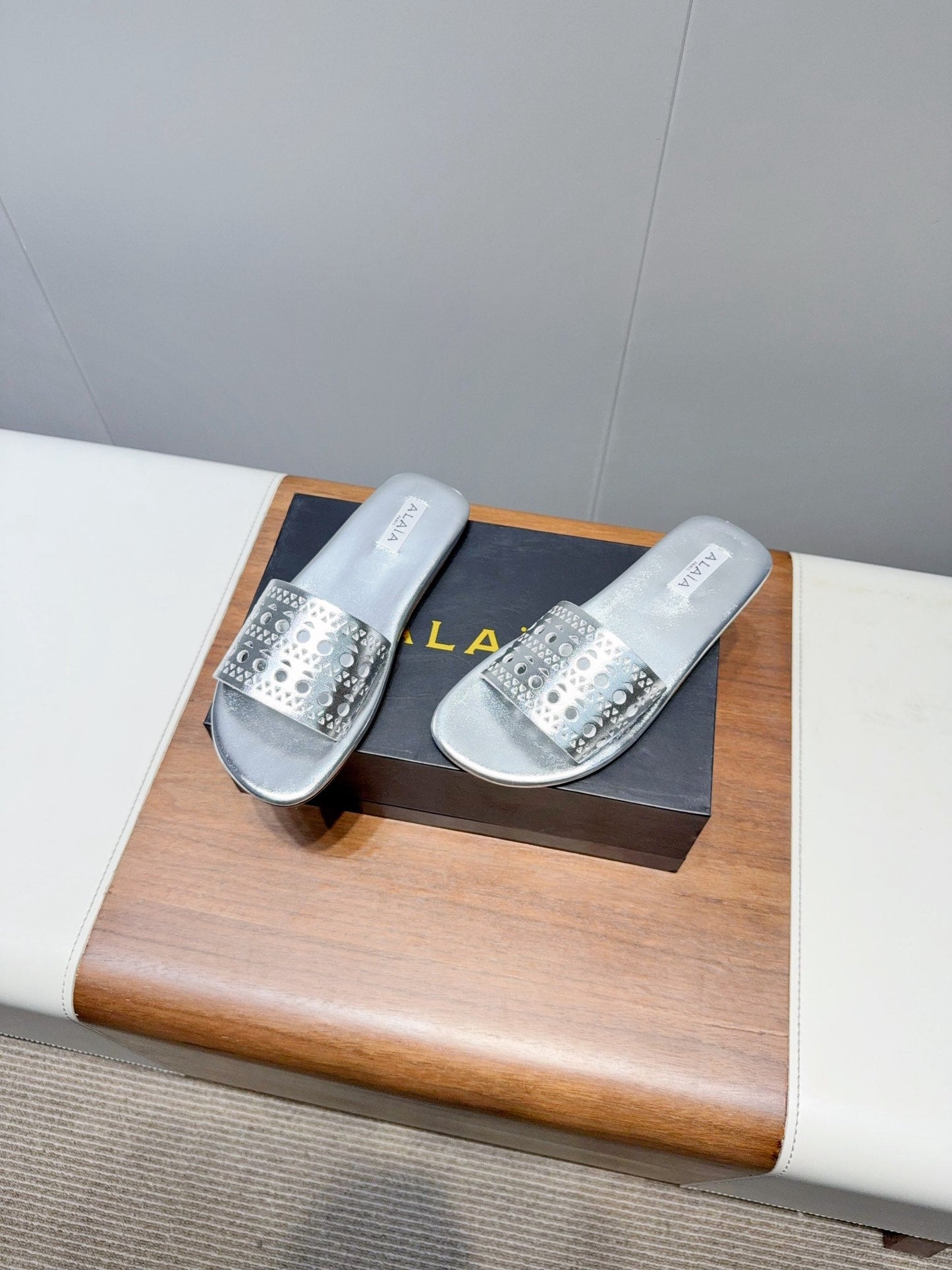 ALAIA FLAT SANDALS WITH PERFORATED STRAPS 25S IN SILVER LAMBSKIN - 35